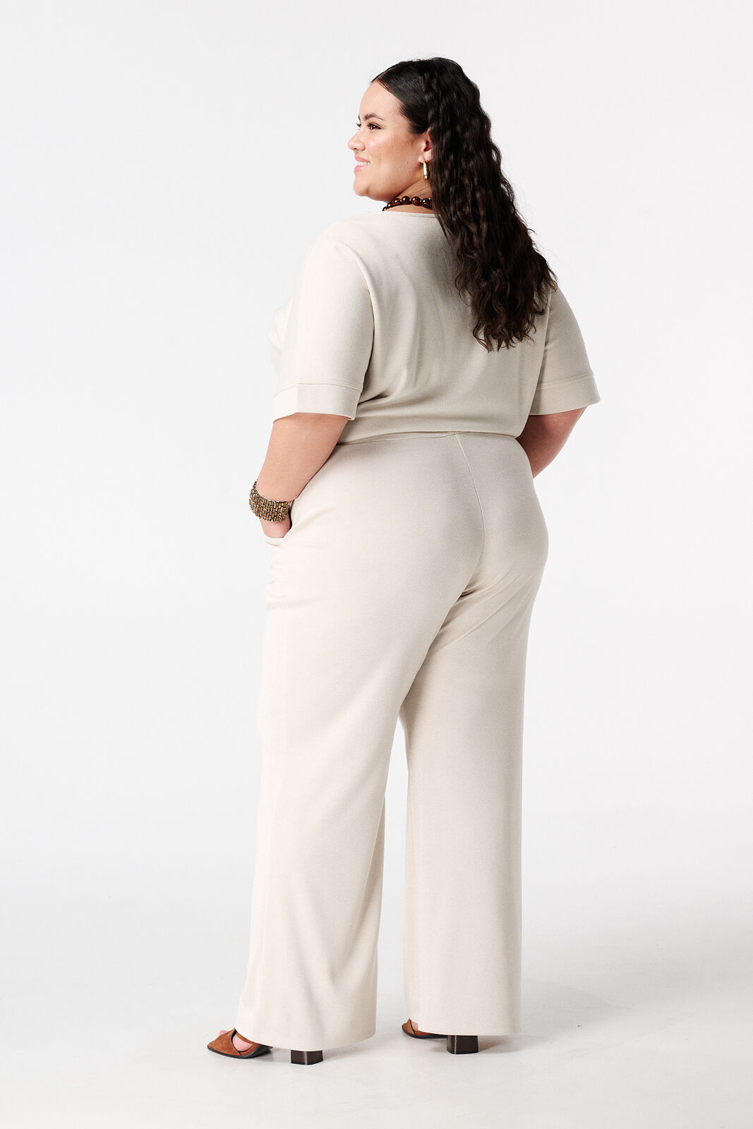 Pantal&oacute;n wide leg con l&uacute;rex image number 3