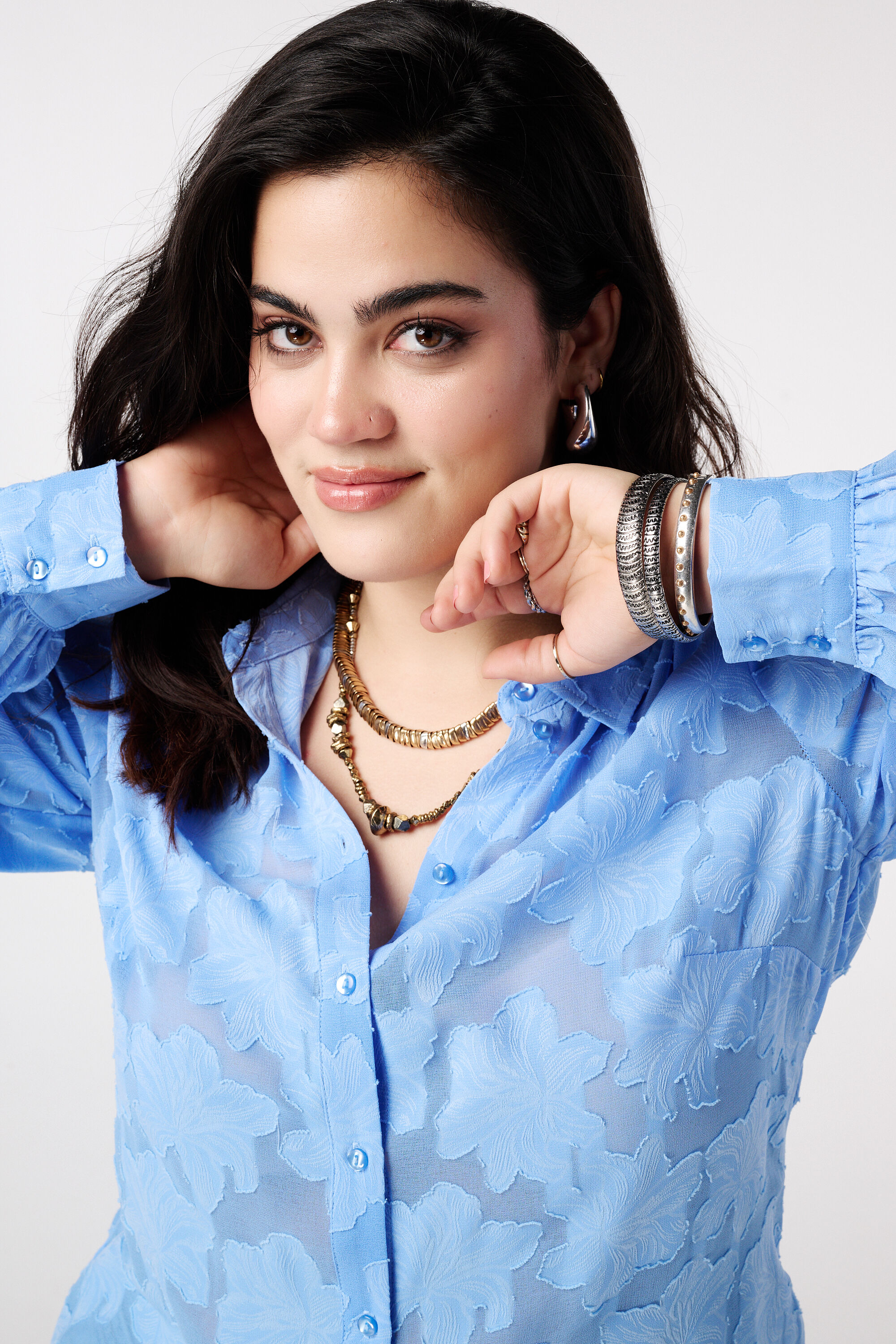 Blusa transl&uacute;cida con textura floral image number 4