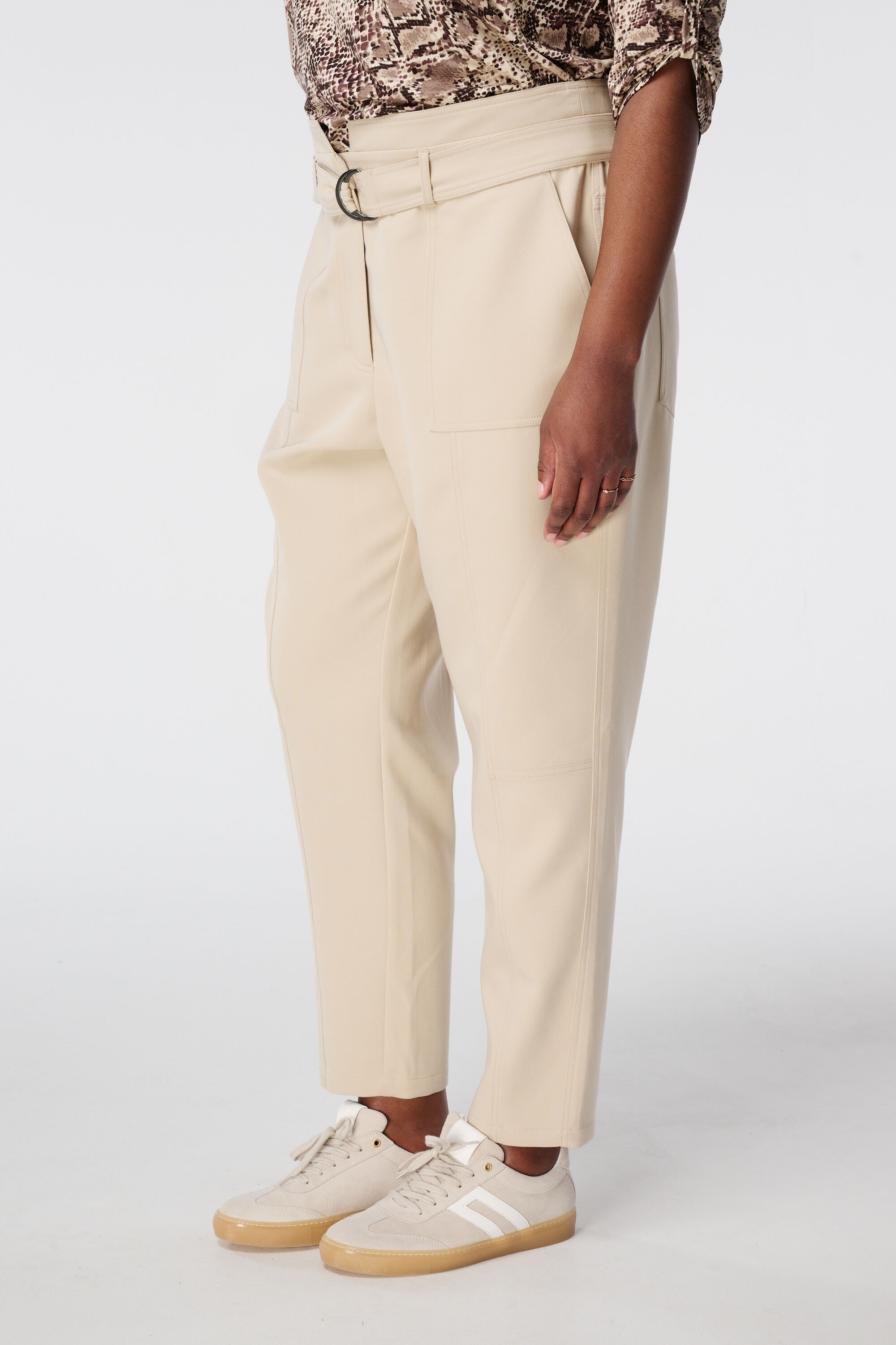 Pantalones Paperbag con cinto image number 5