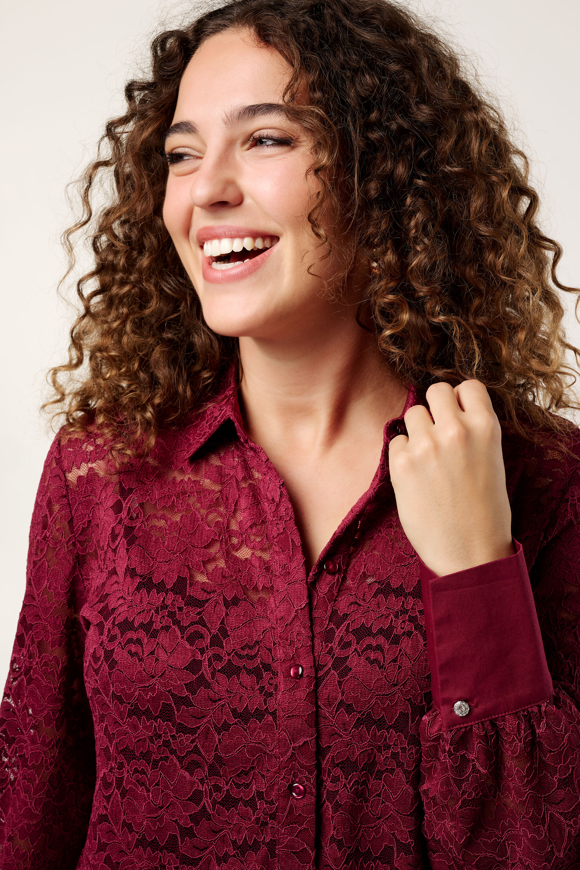 Blusa con encaje image number 4