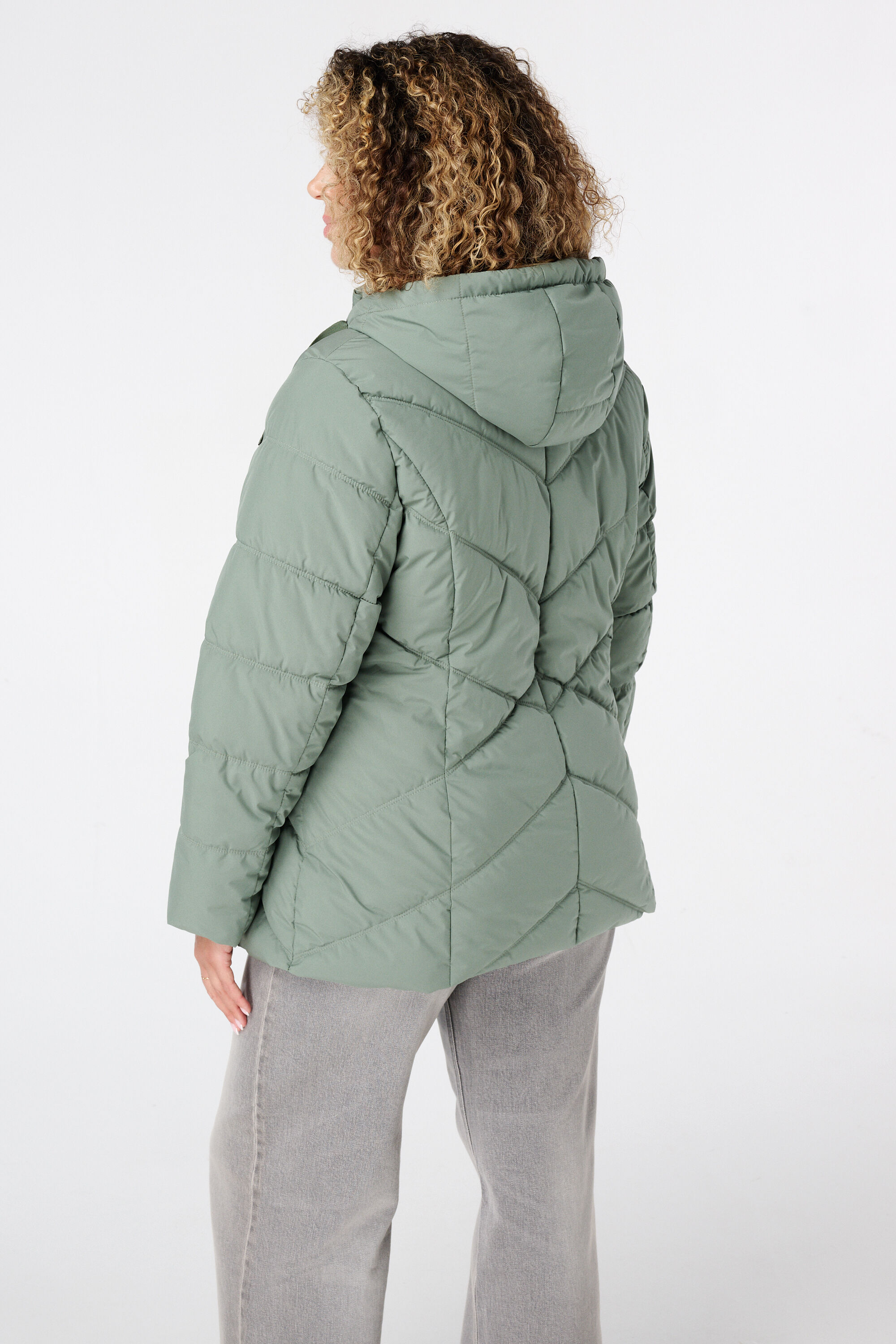 Chaqueta acolchada con capucha image number 3