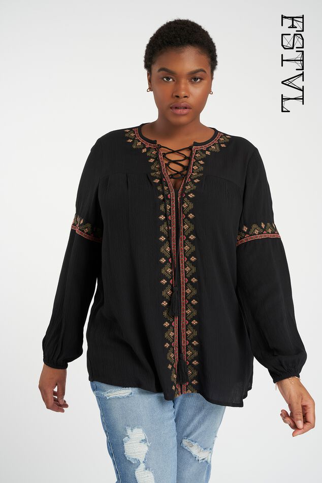 Blusa con detalle bordado image number 0