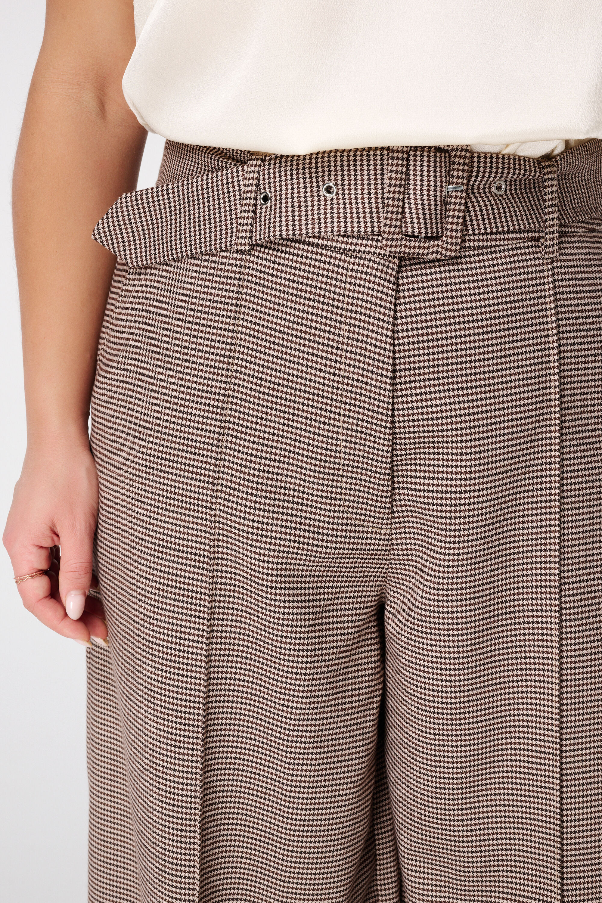 Pantalones anchos con cintur&oacute;n image number 4