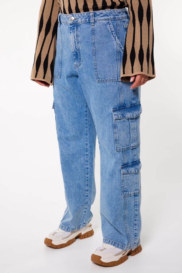 Vaqueros cargo de denim image number 6