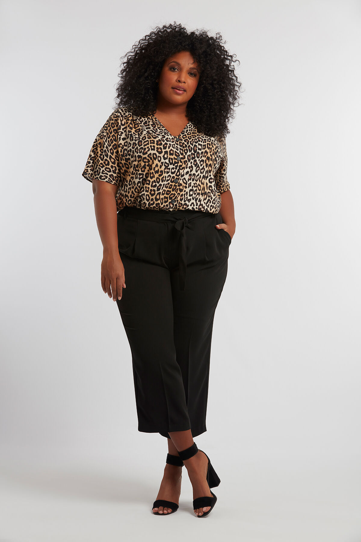 Blusa de leopardo con botones image number 3