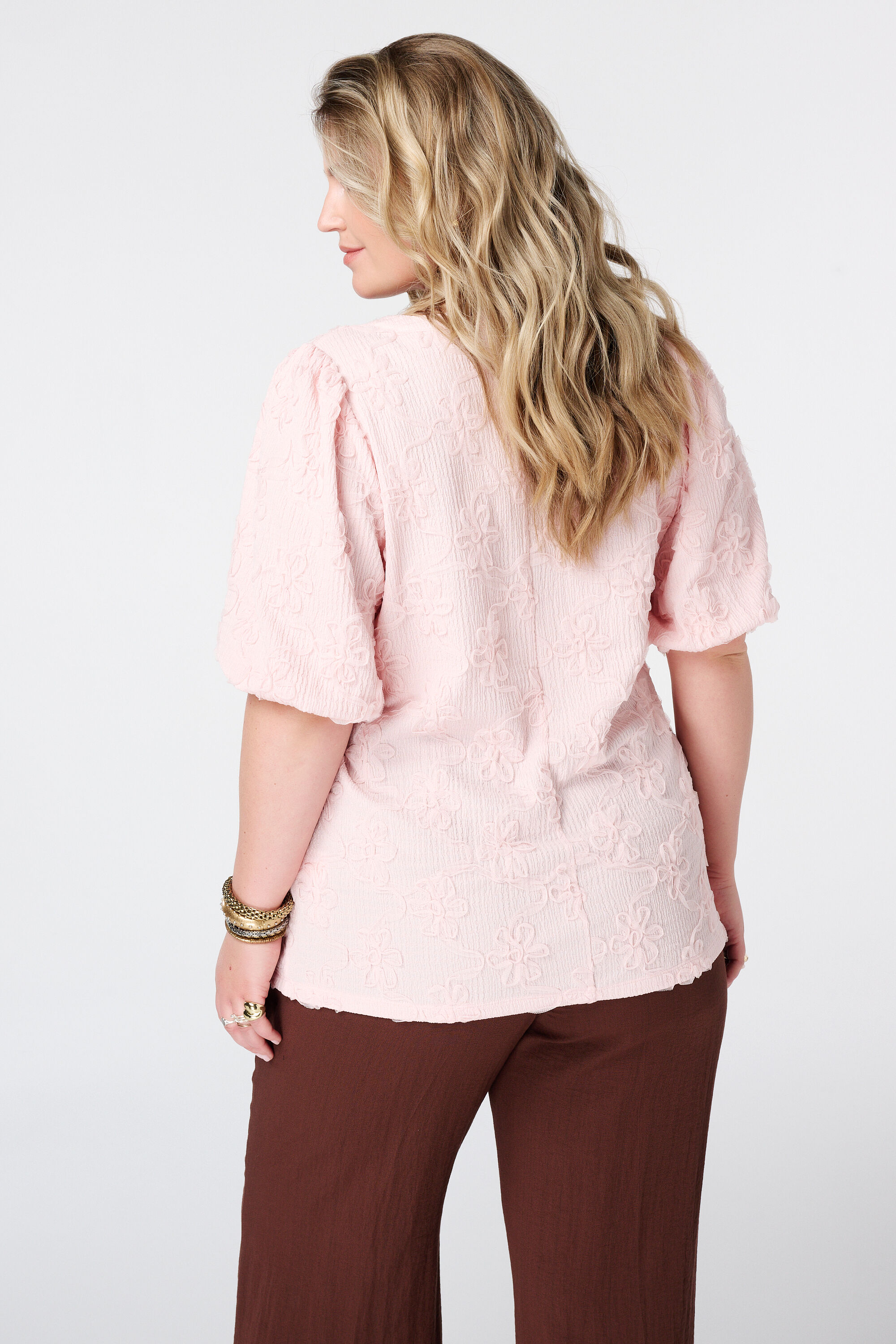 Top con textura floral image number 3