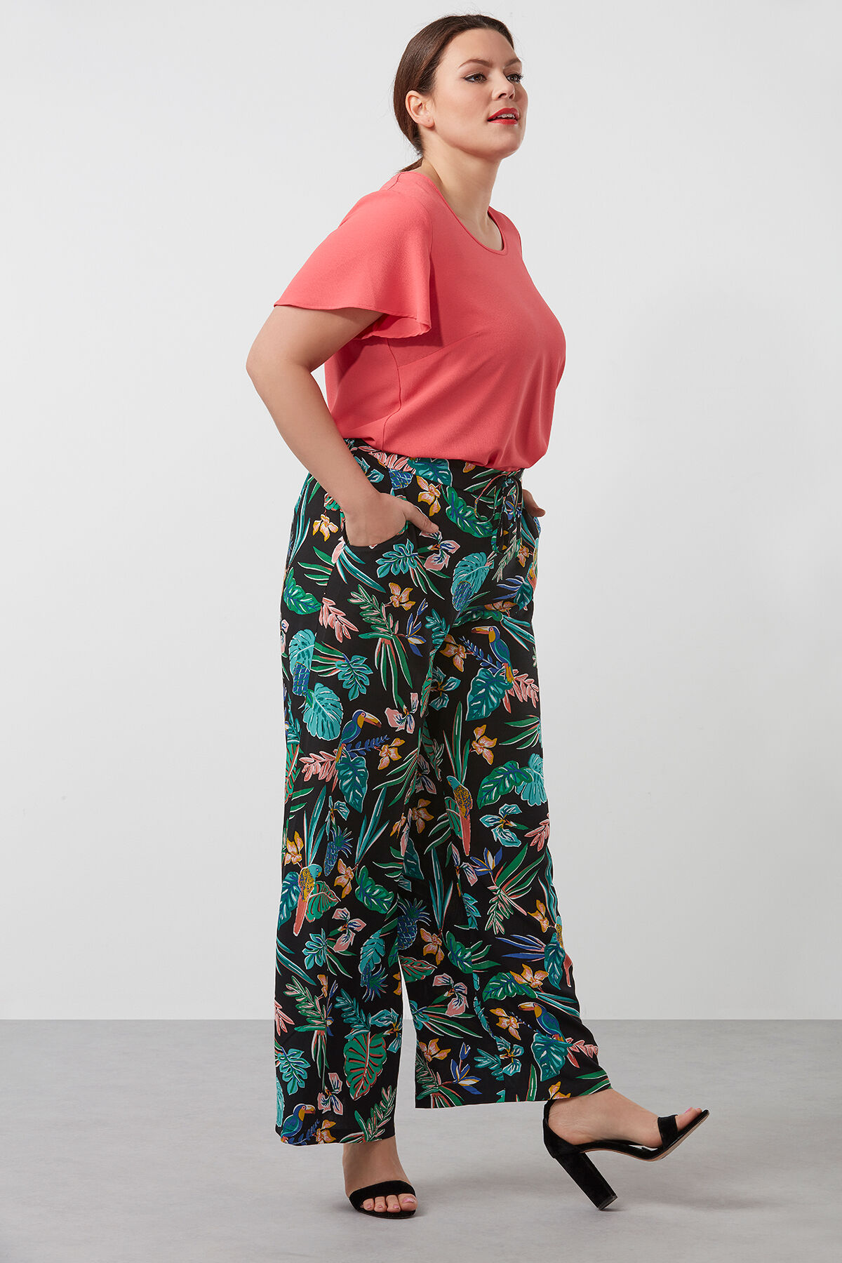 Blusa con mangas de mariposa image number 3