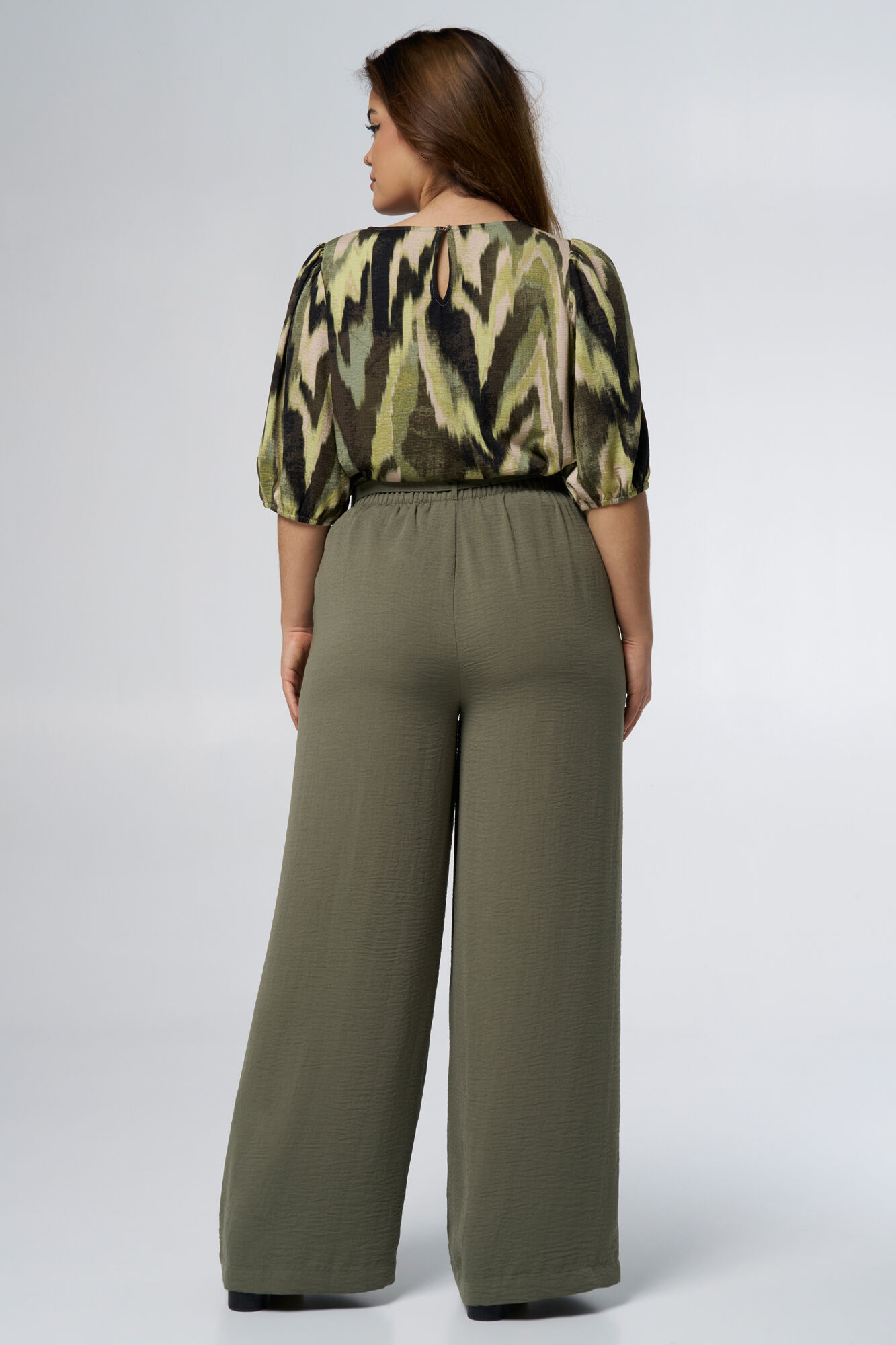 Pantal&oacute;n ancho con cintur&oacute;n image number 3