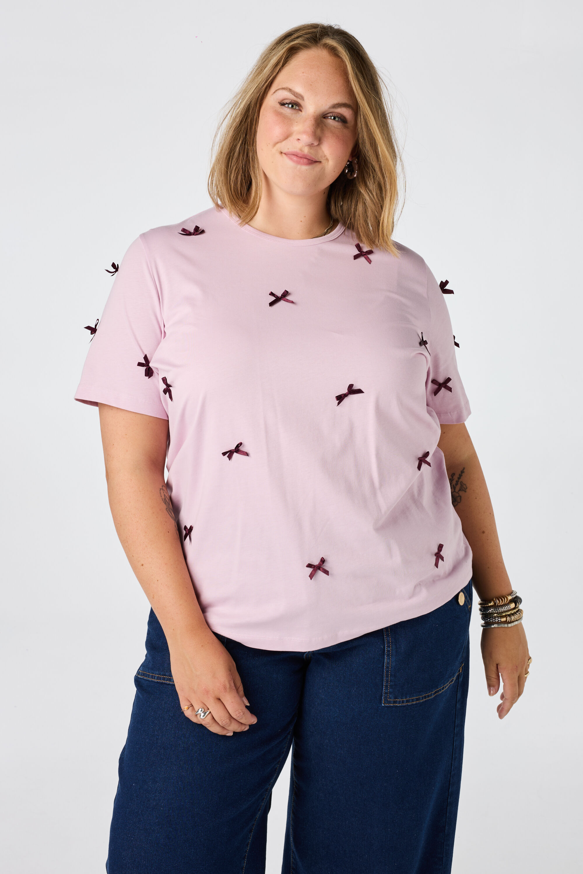 Camiseta con lazos de sat&eacute;n