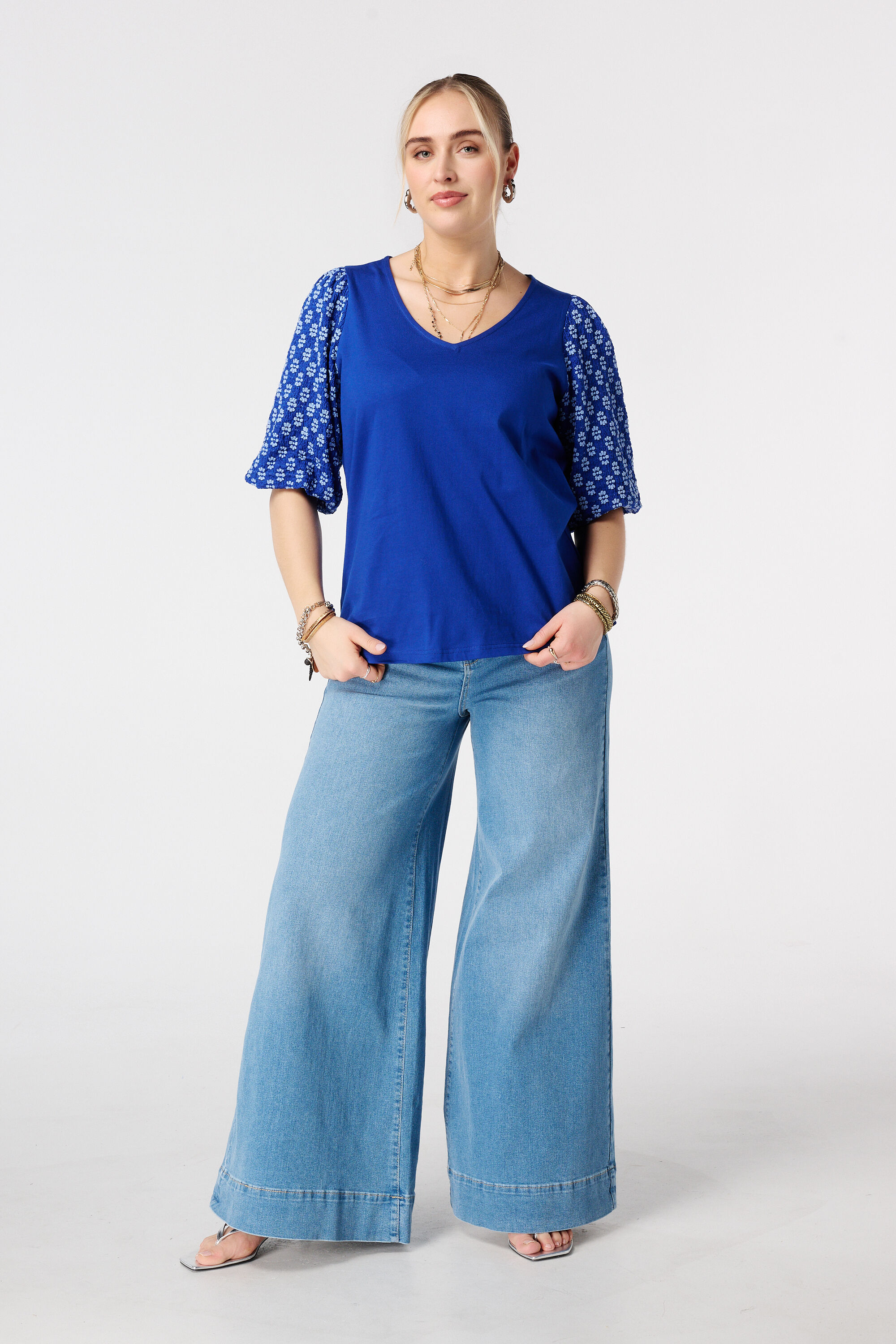 Top con mangas abullonadas image number 5