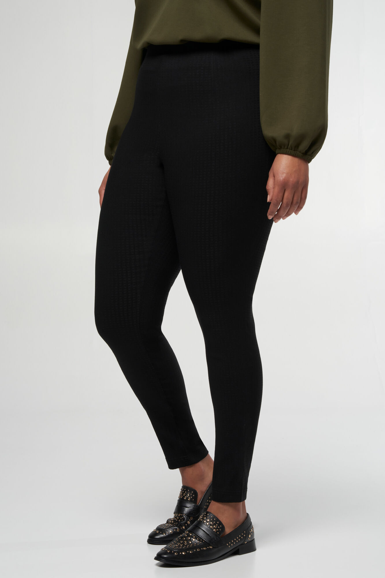 Tregging con estructura en el tejido image number 5