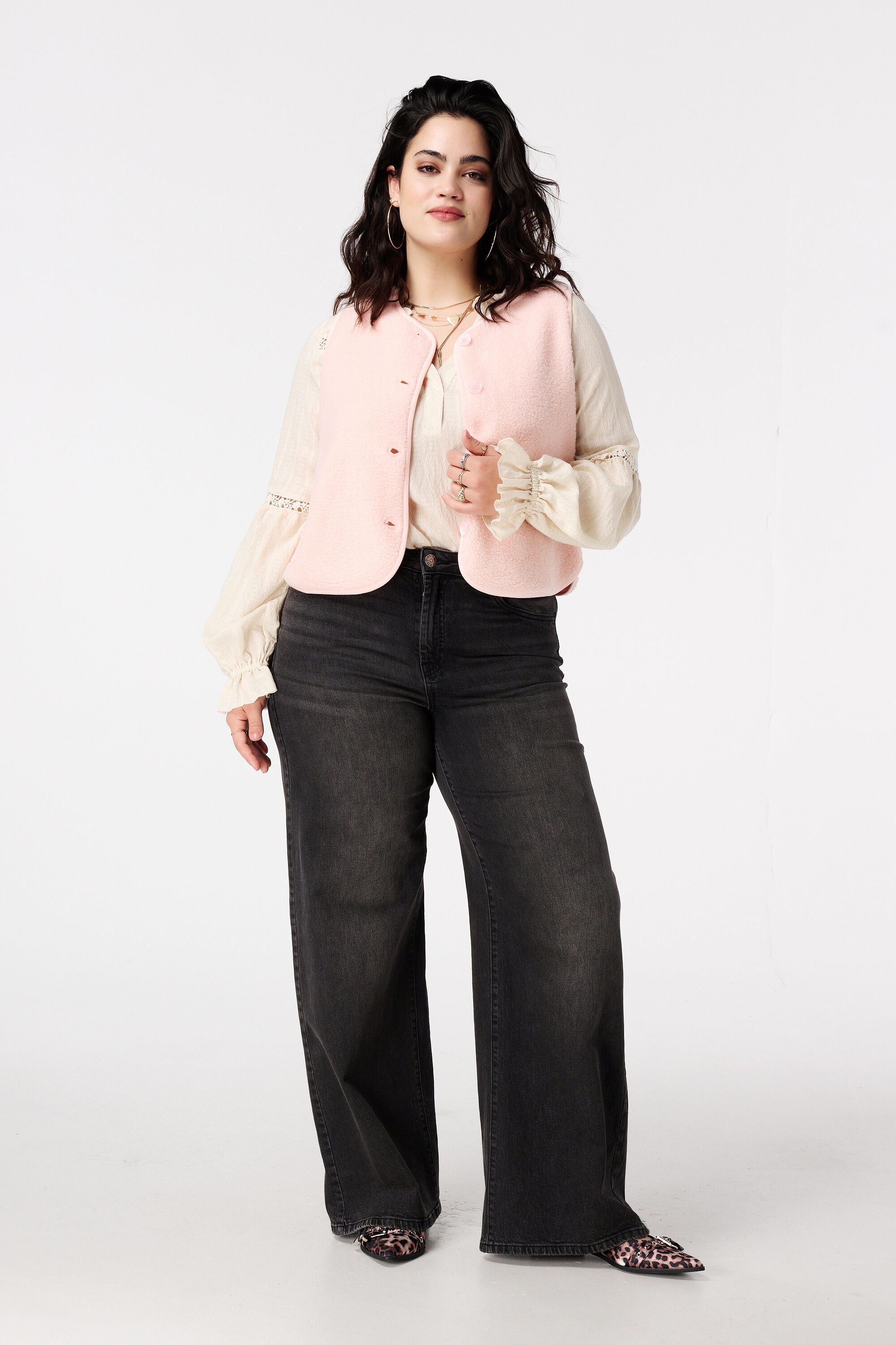 Chaleco teddy con cierre de botones image number 5