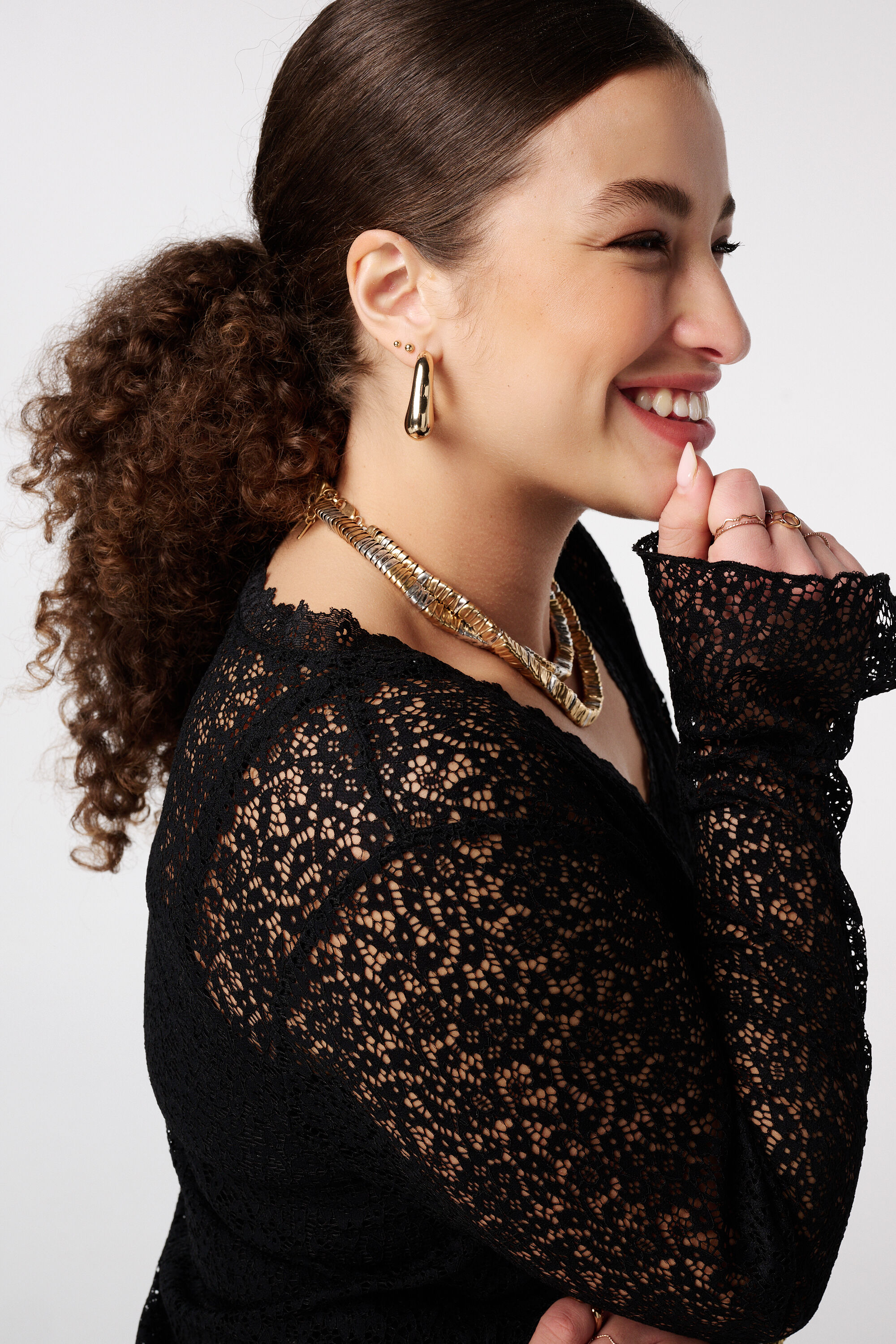 Top de encaje con mangas trompeta image number 4