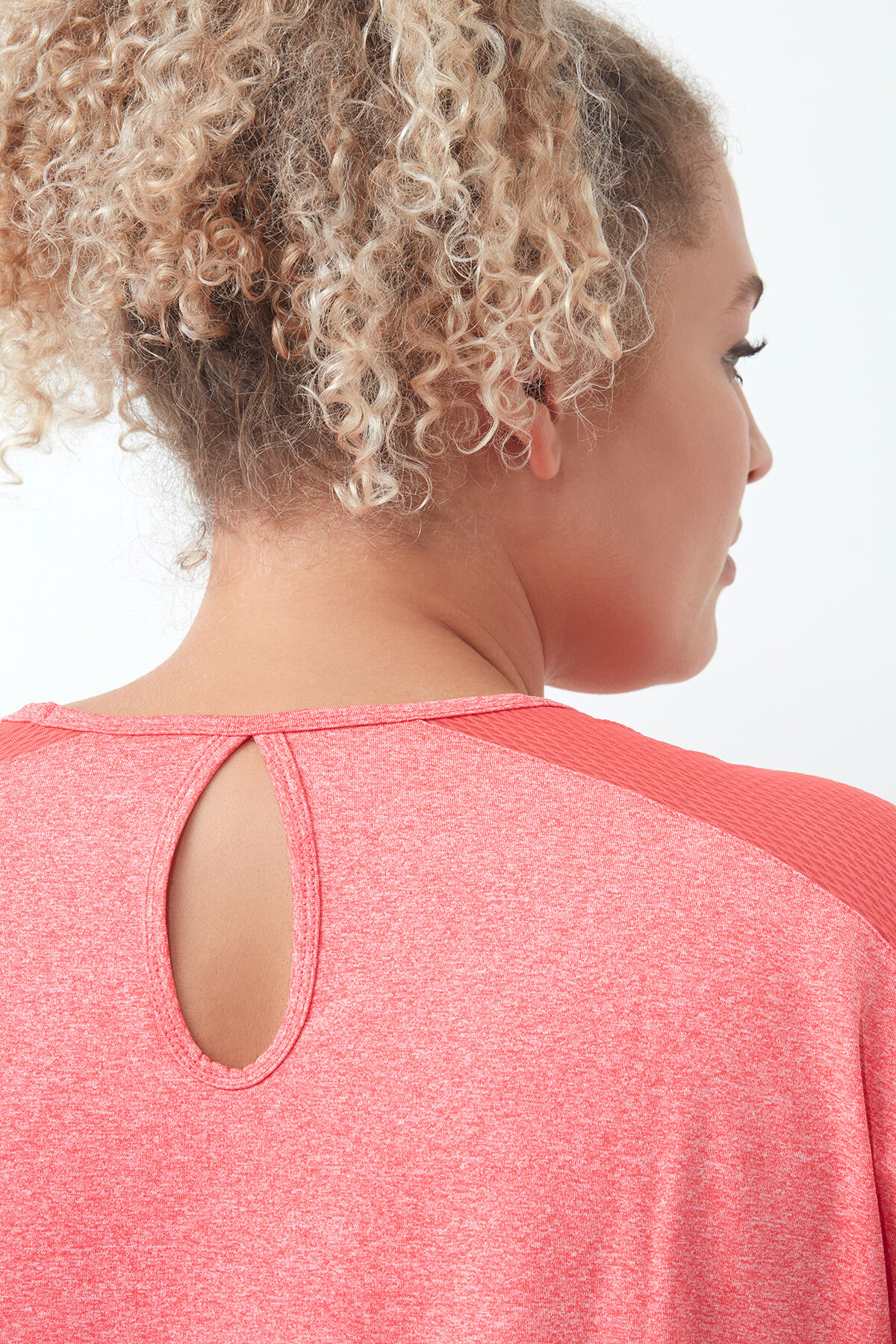 Top deportivo con mangas mariposa image number 5