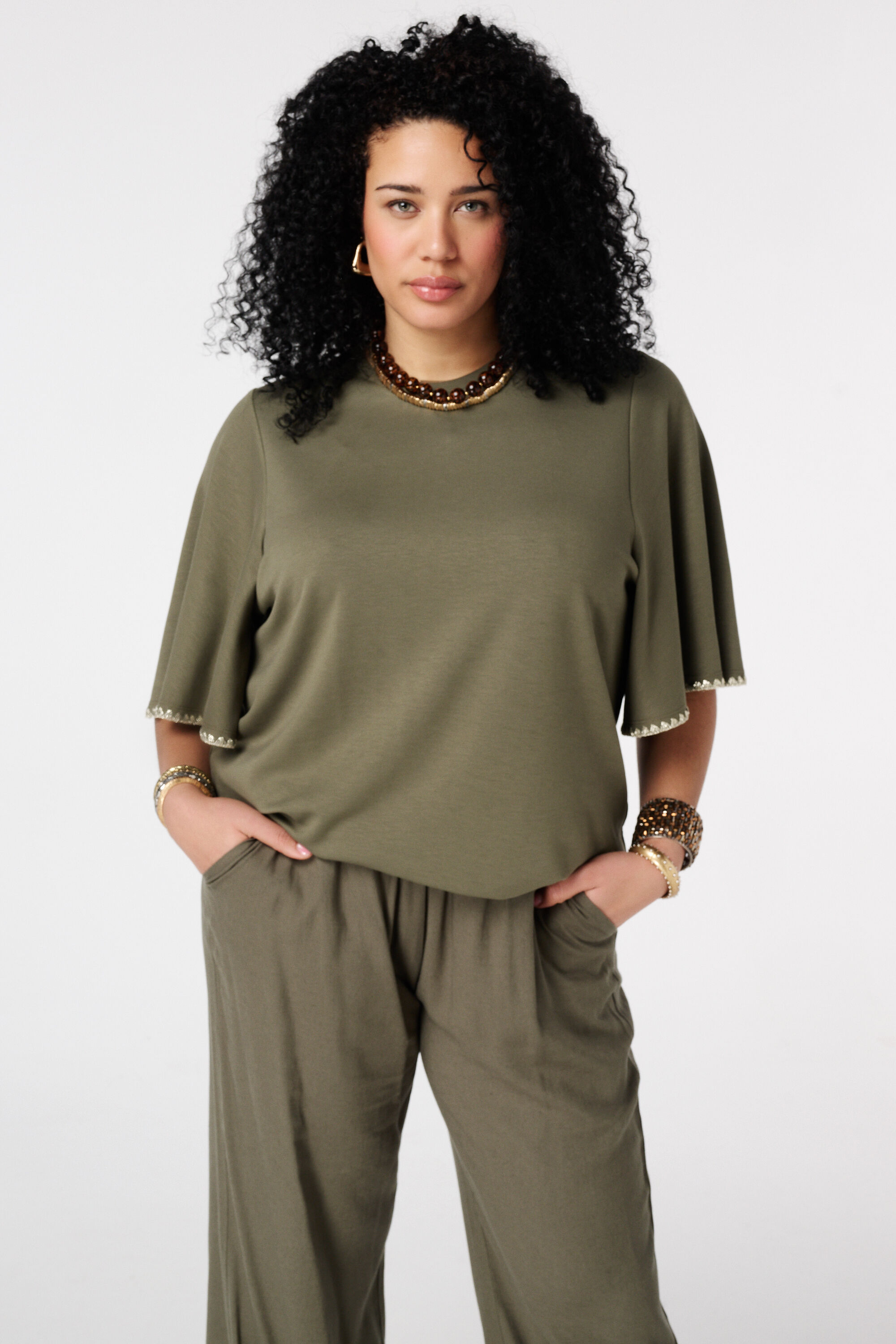 Camiseta con mangas mariposa