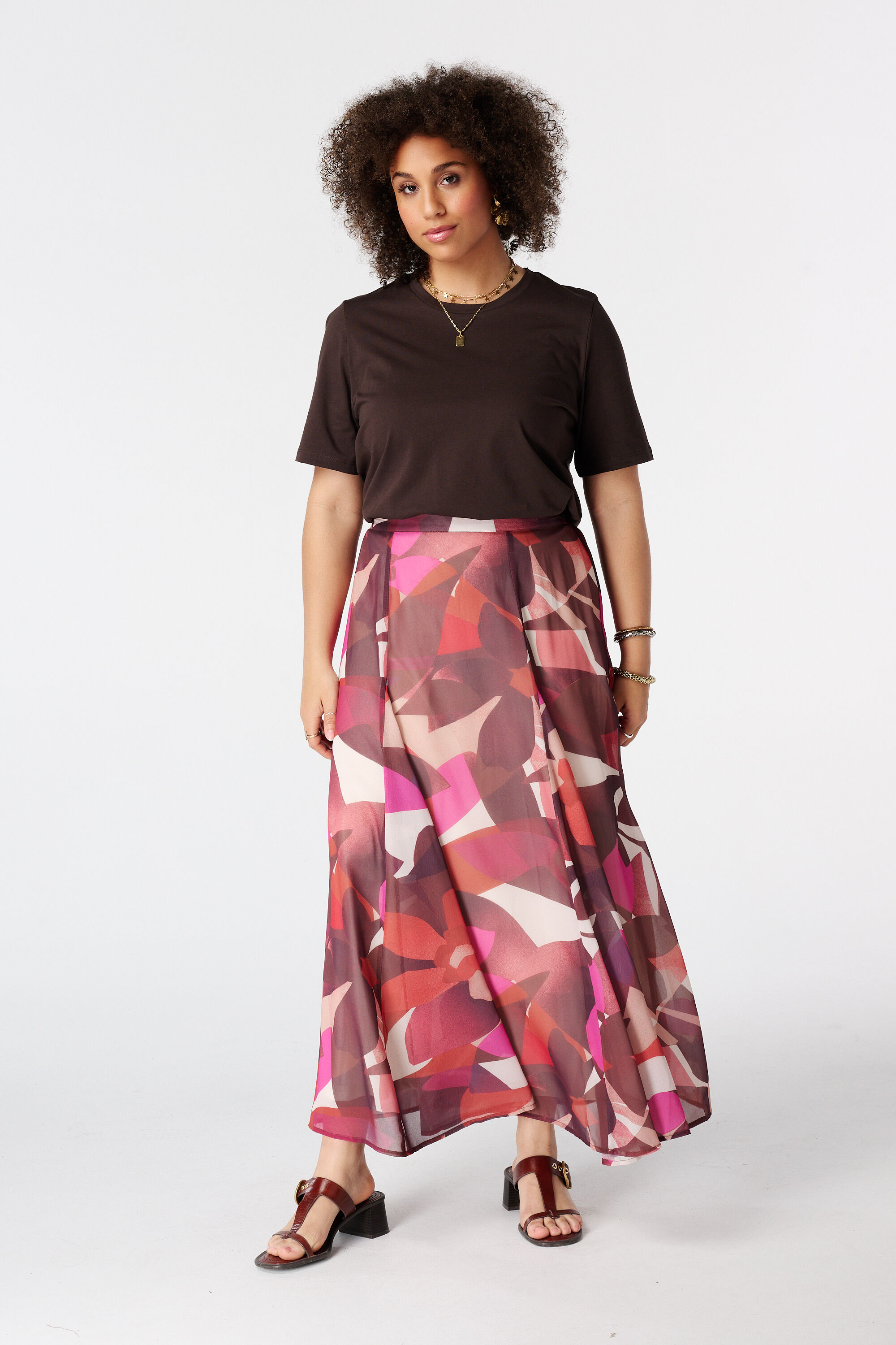 Falda midi satinada con estampado image number 6