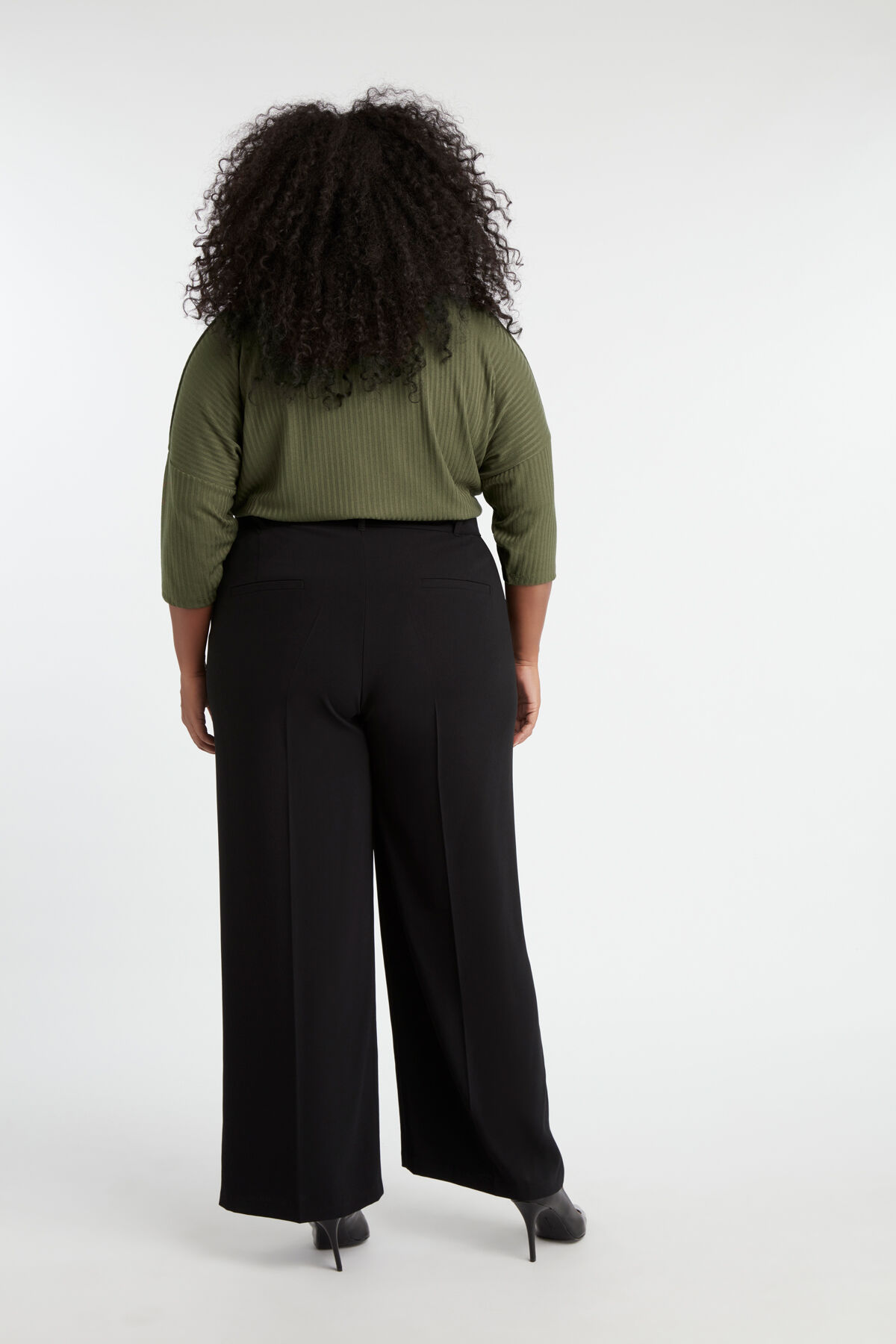 Pantalones anchos image number 4