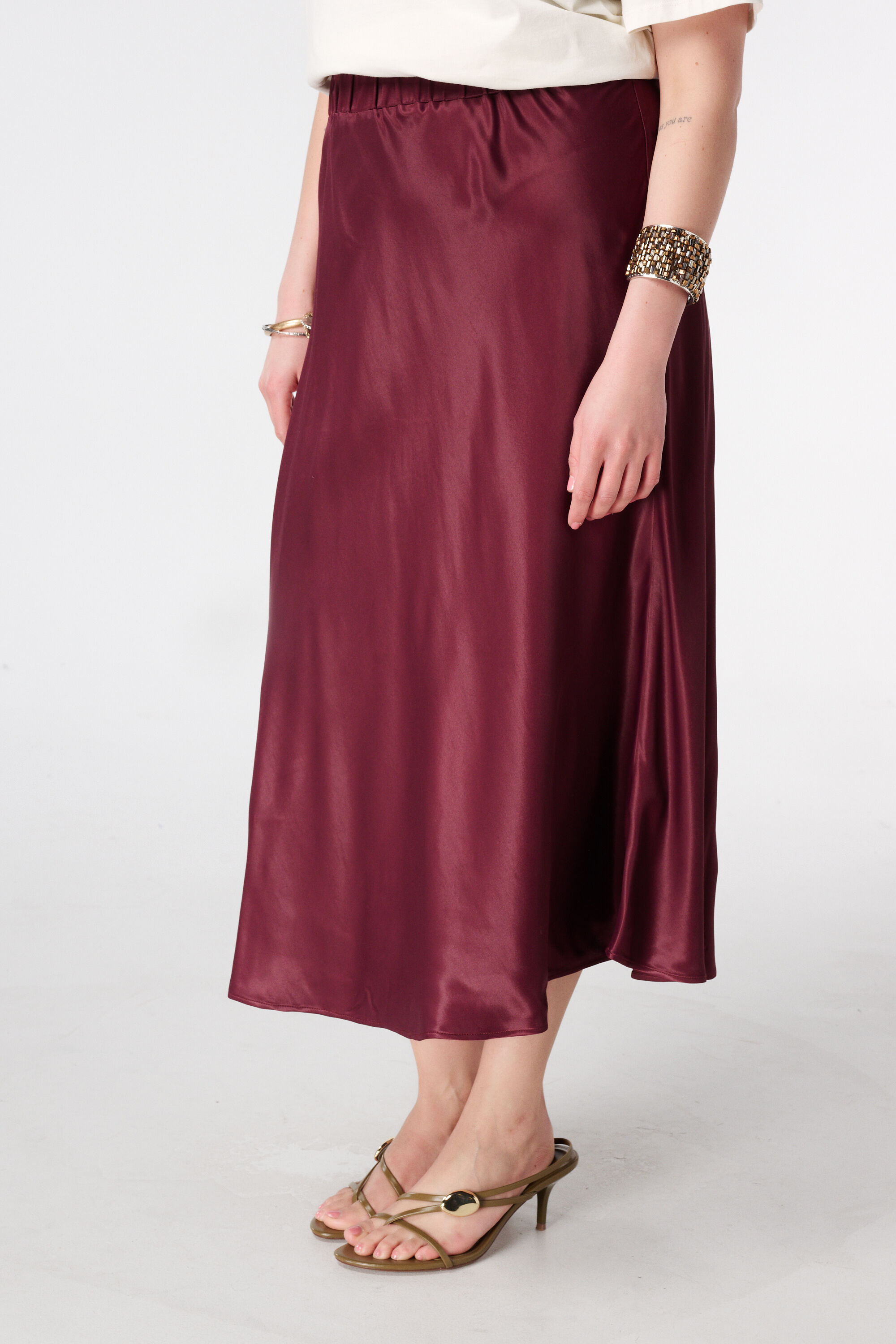 Falda midi de sat&eacute;n image number 5