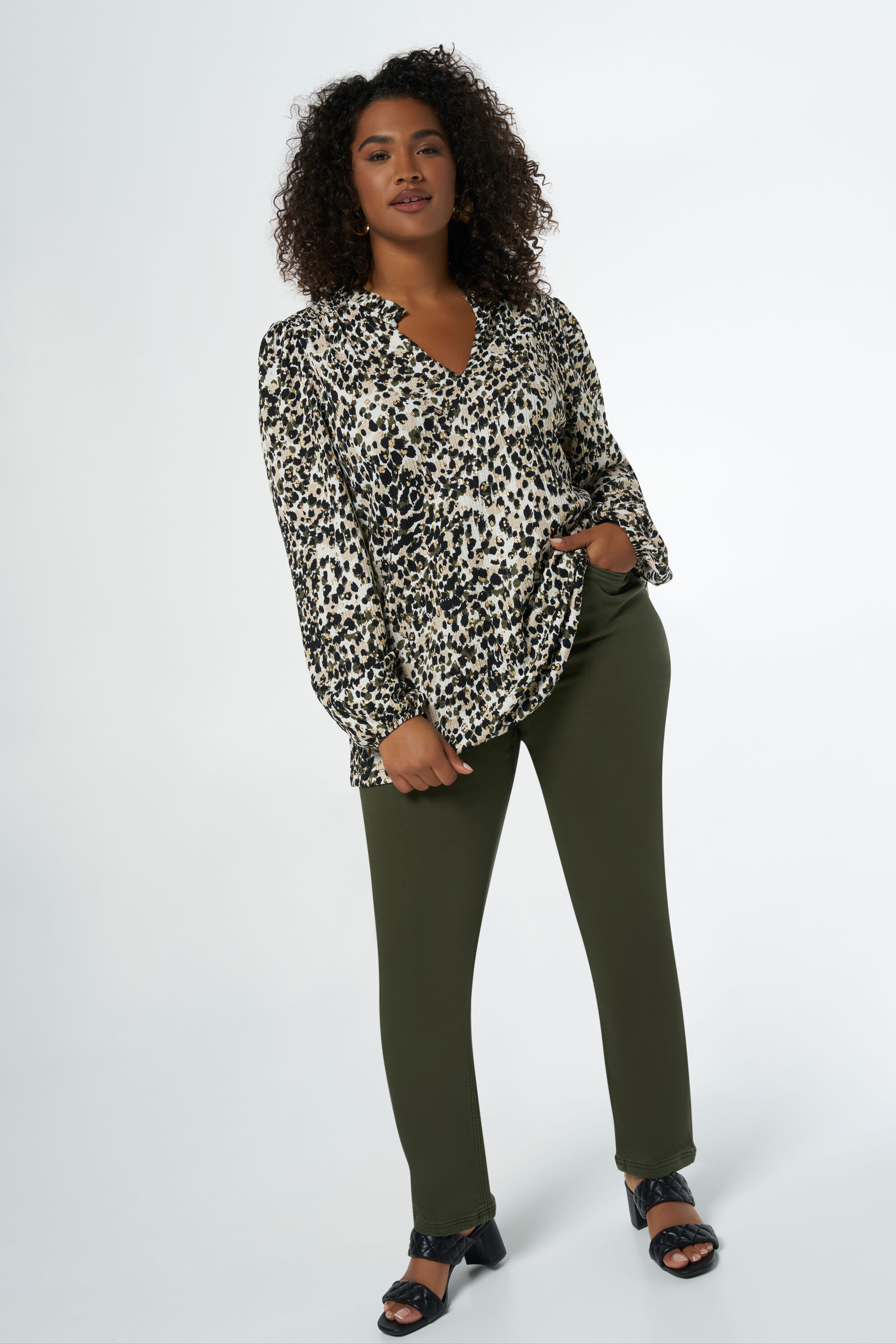 Blusa con animal print image number 5