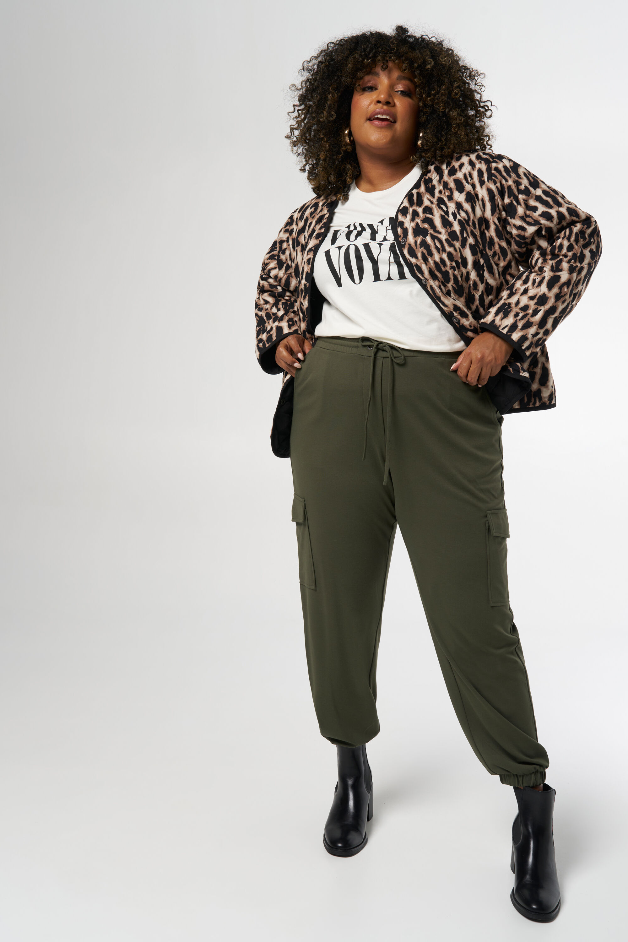 Chaqueta acolchada con estampado de pantera image number 5