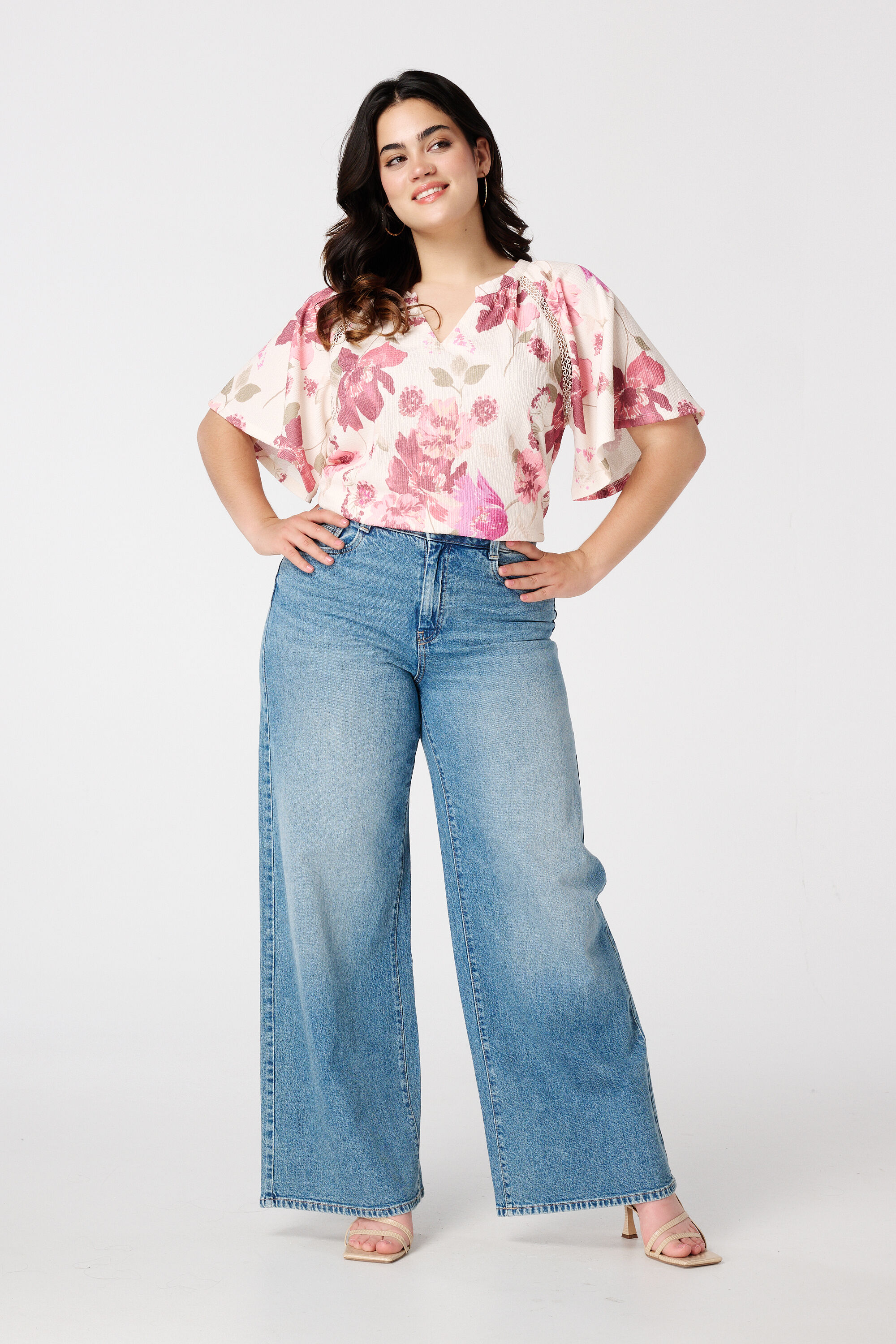 Top con mangas mariposa image number 5