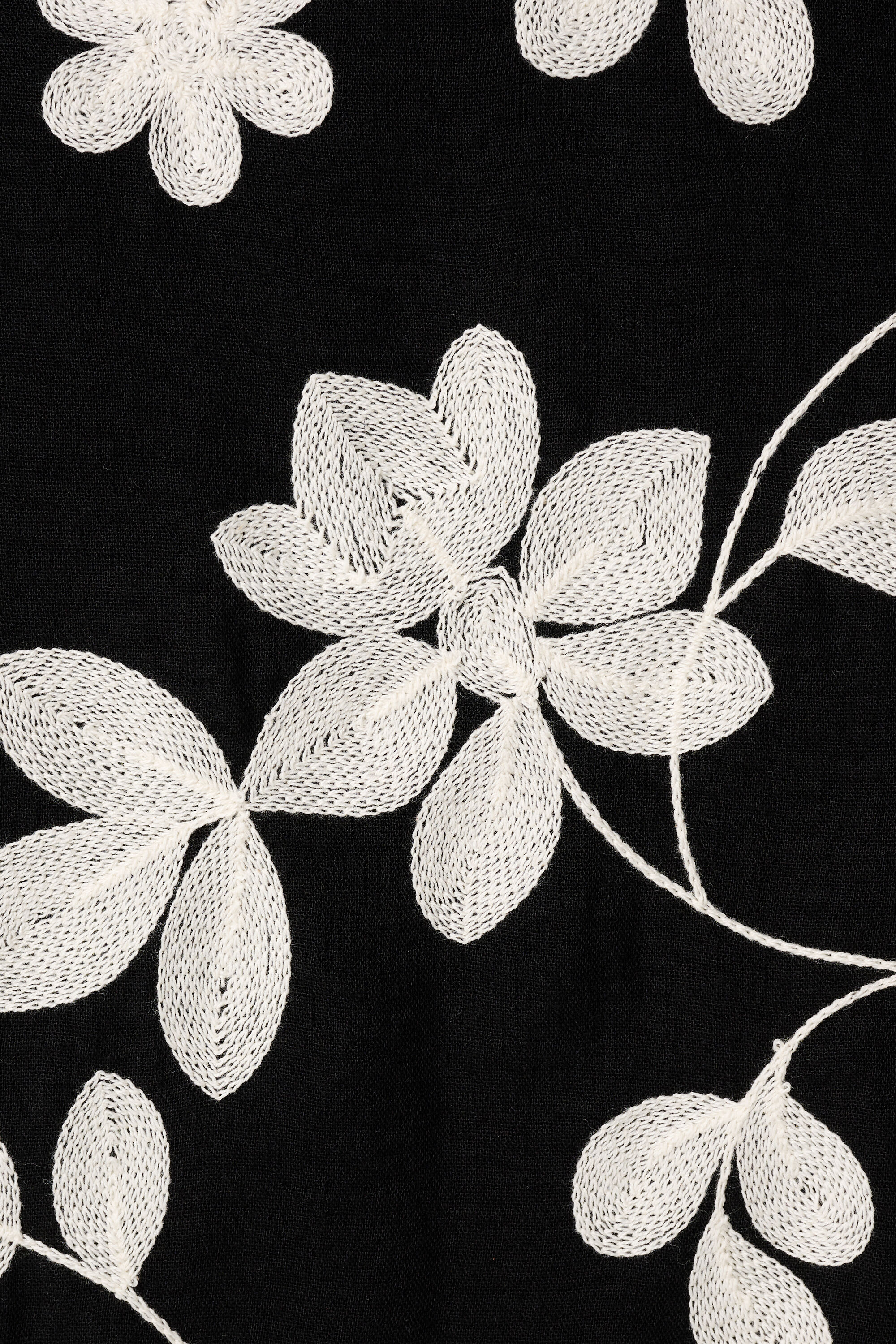 Chaleco con bordado image number 6