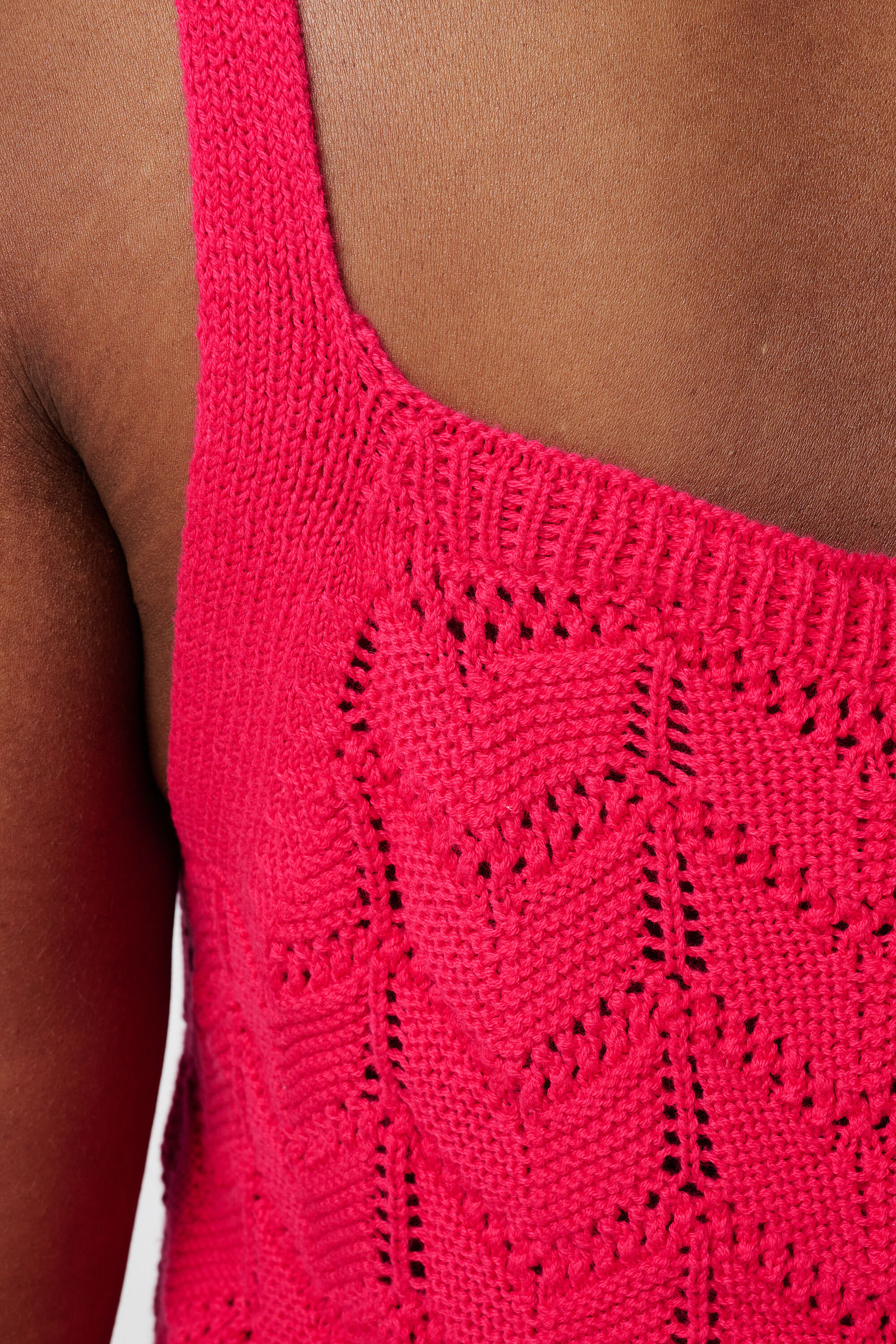 Top de ganchillo con escote en pico image number 6