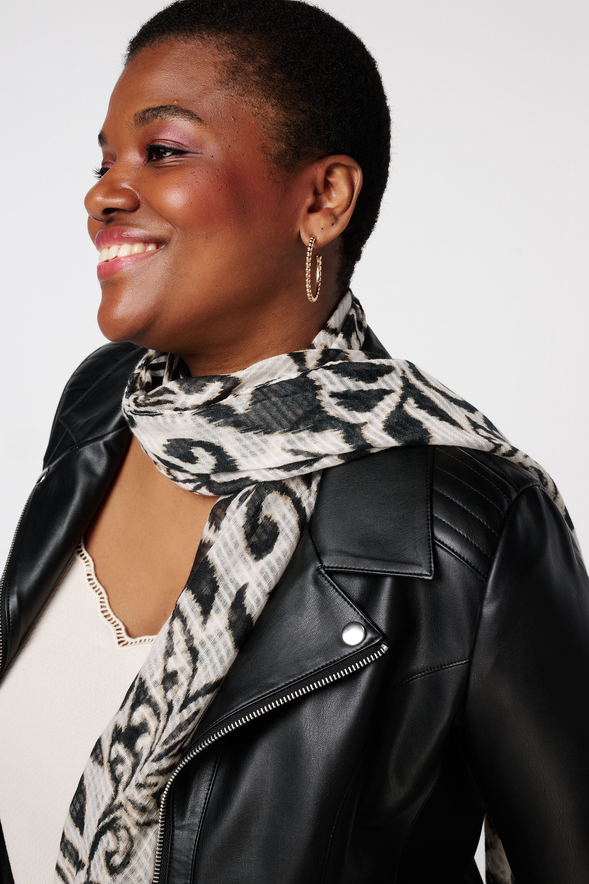 Bufanda con estampado image number 2