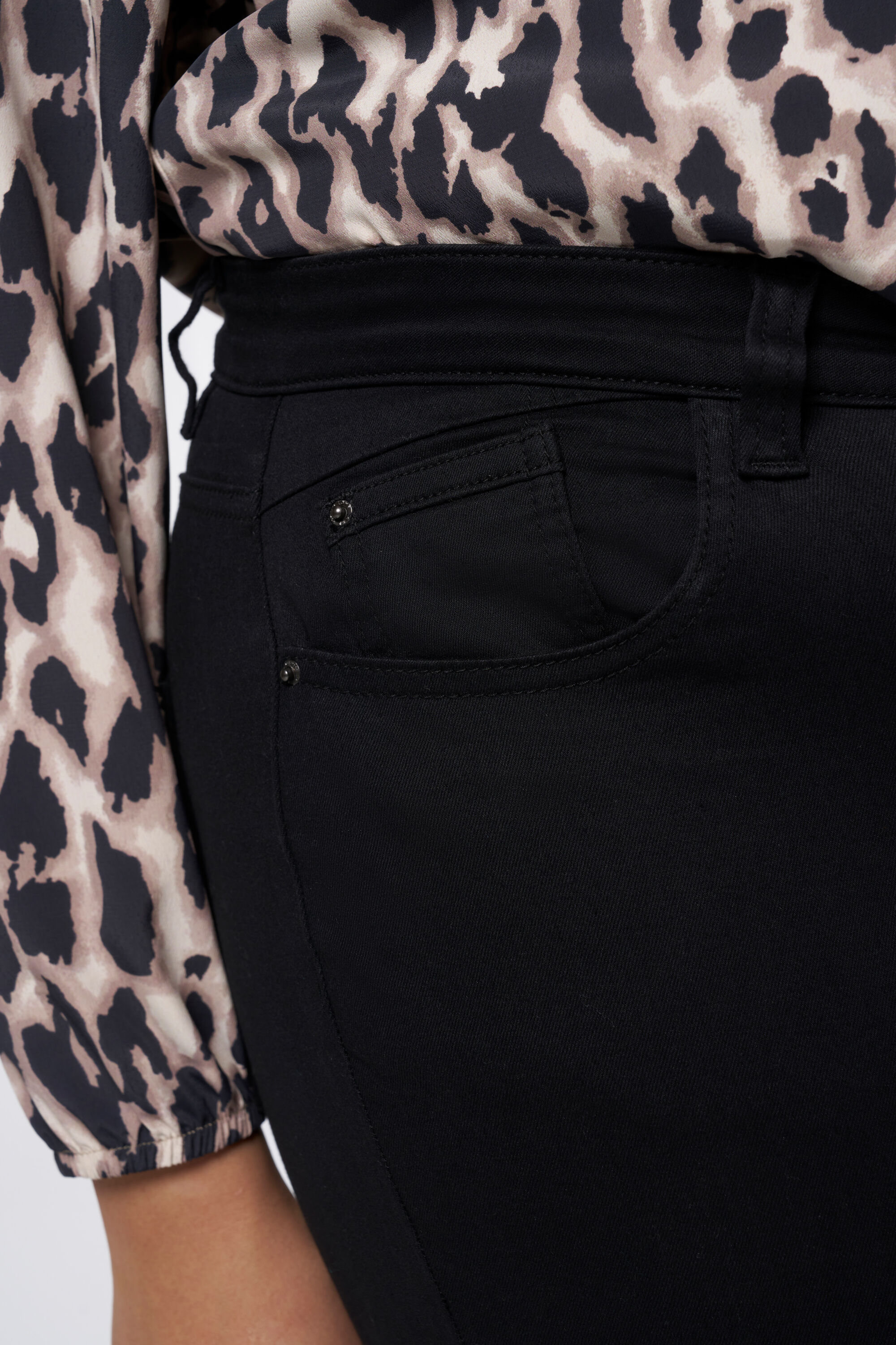 Vaqueros de corte pitillo IRIS image number 4