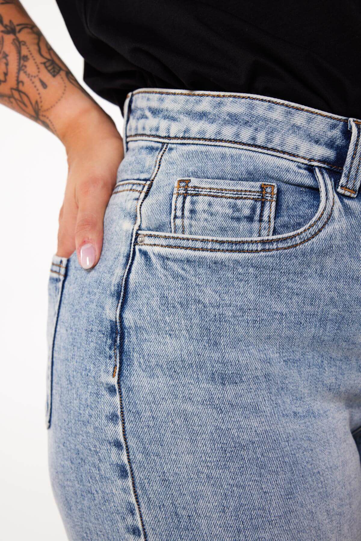 Vaqueros de pernera ancha image number 4