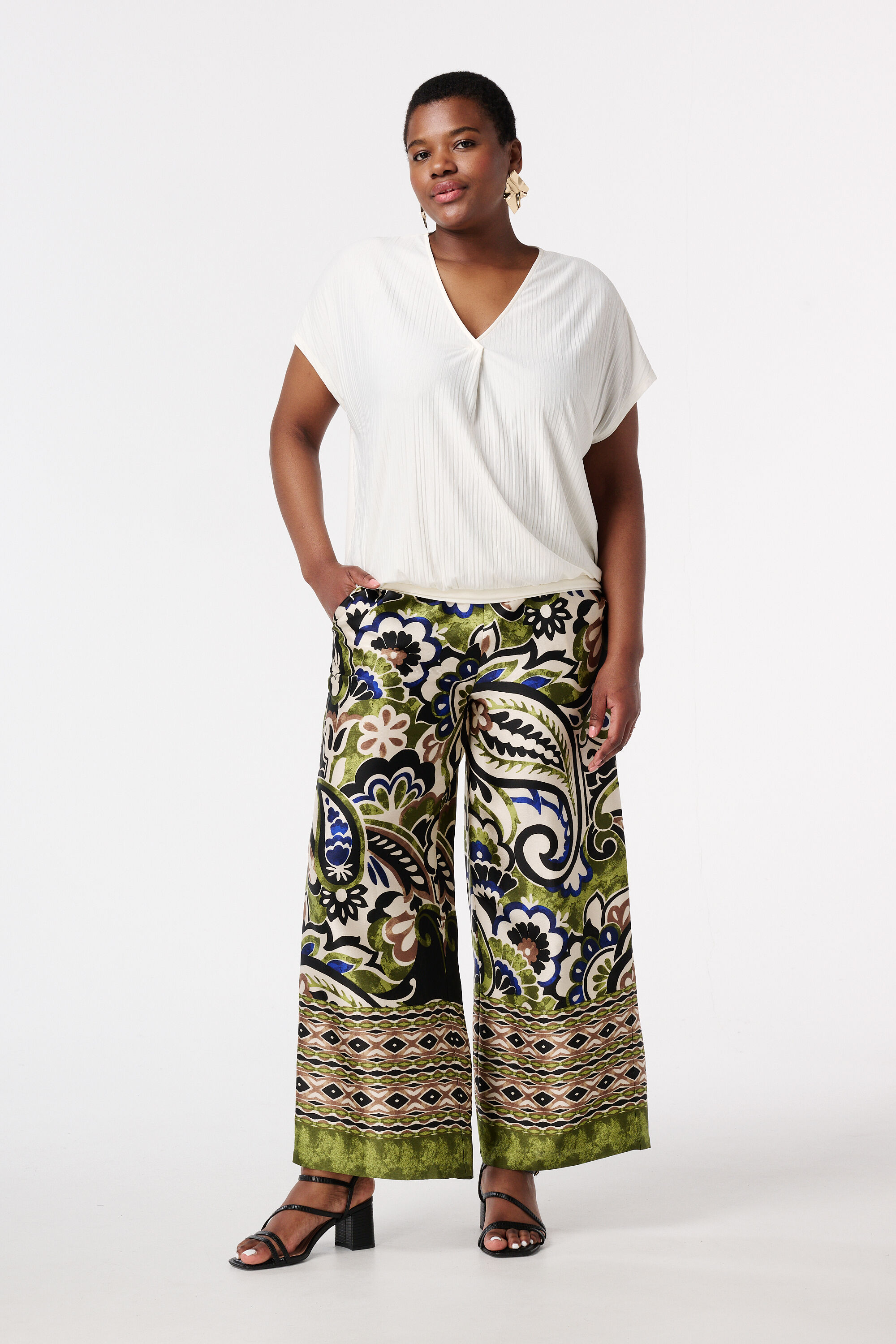 Top con textura y escote en V image number 5