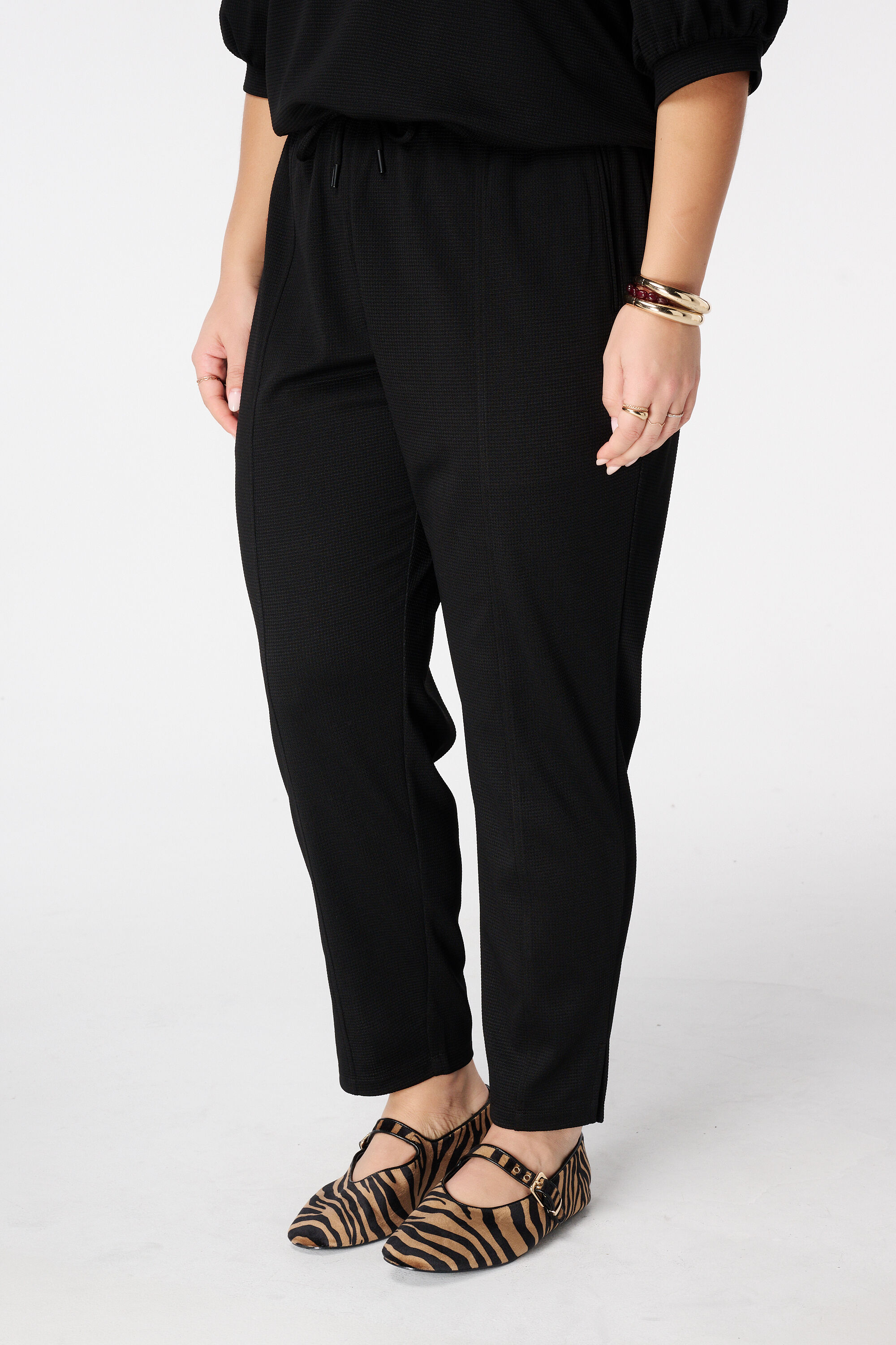 Pantalones con cord&oacute;n ajustable image number 5