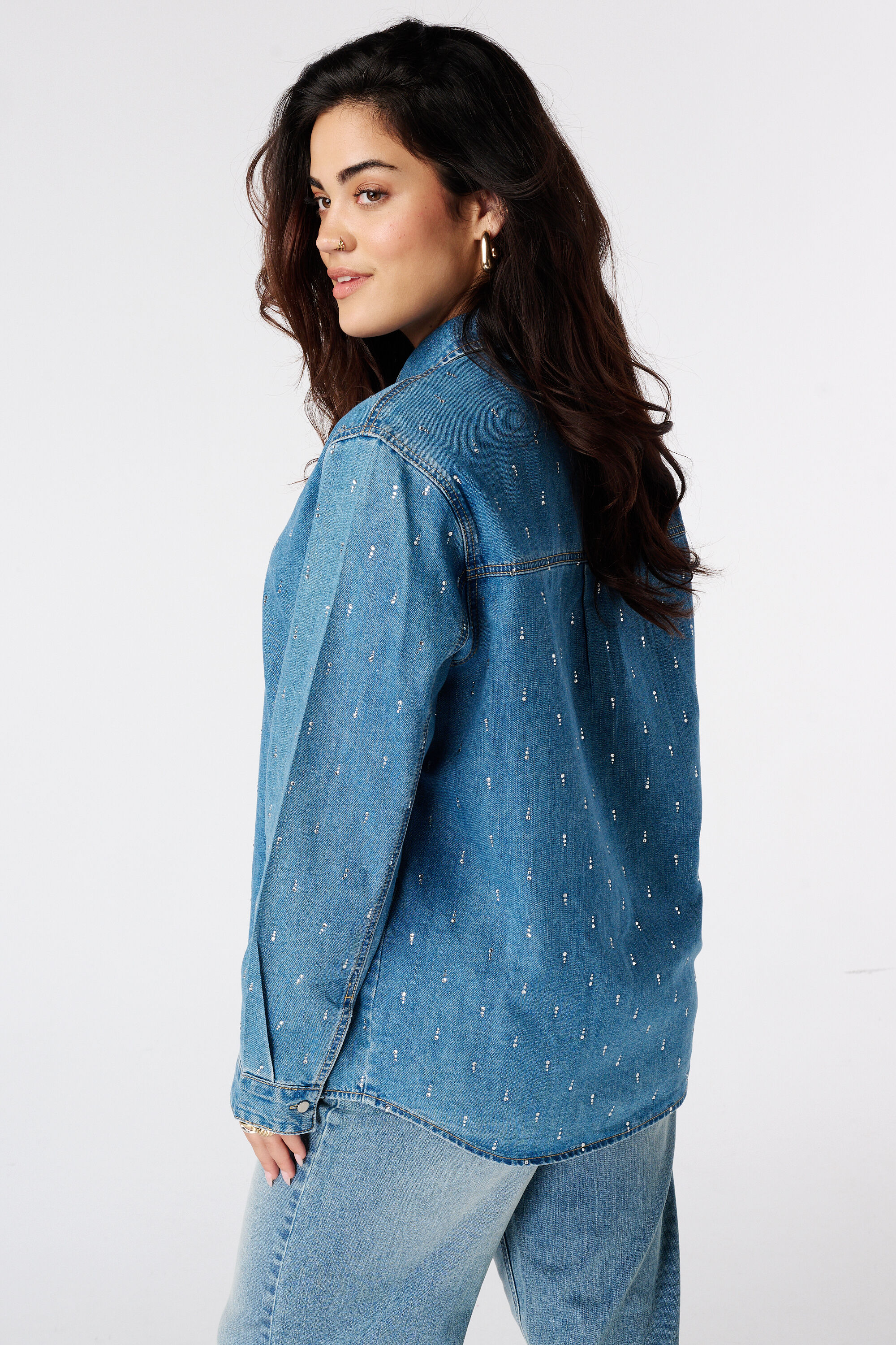 Blusa vaquera con strass image number 3