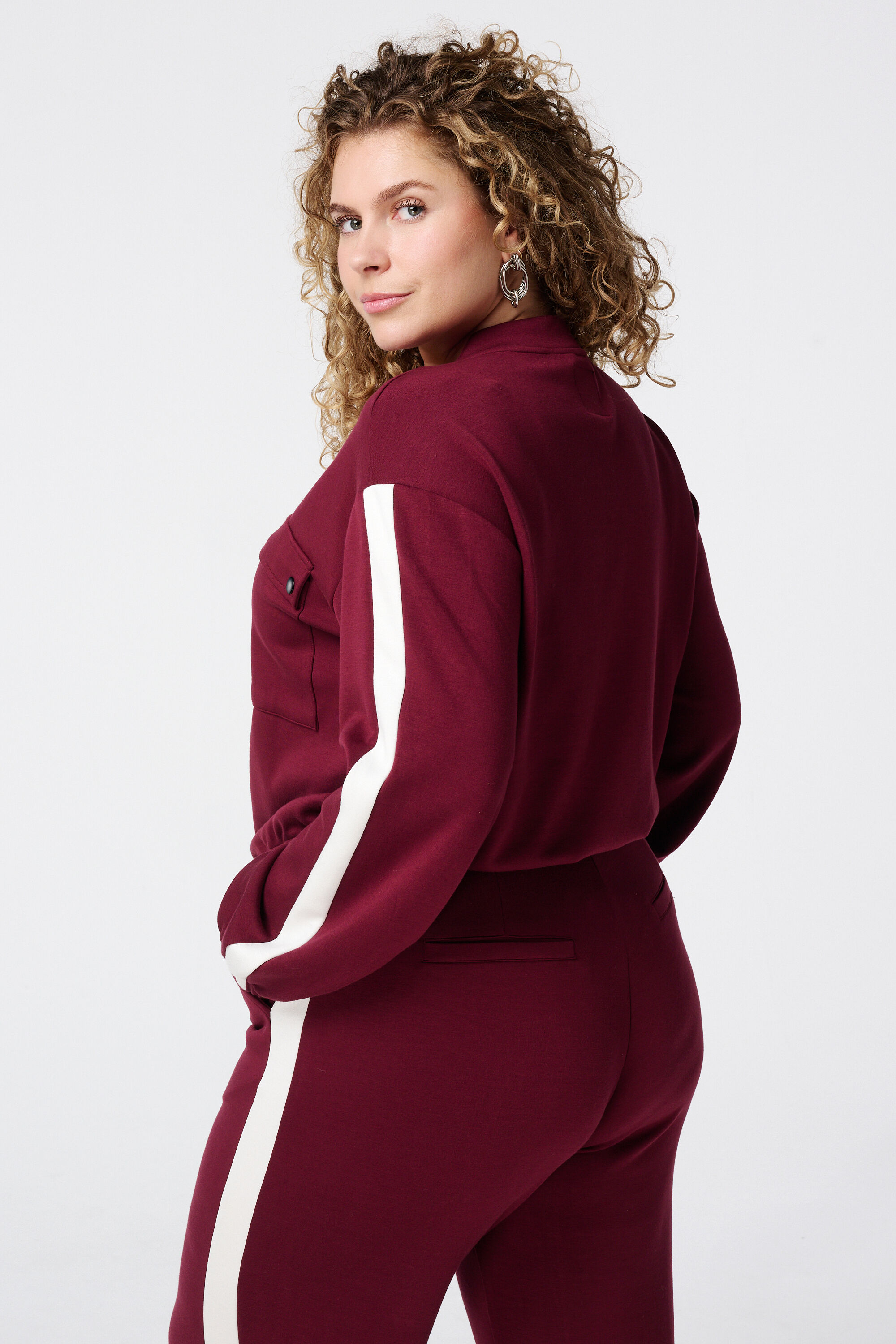 C&aacute;rdigan con raya en contraste image number 3