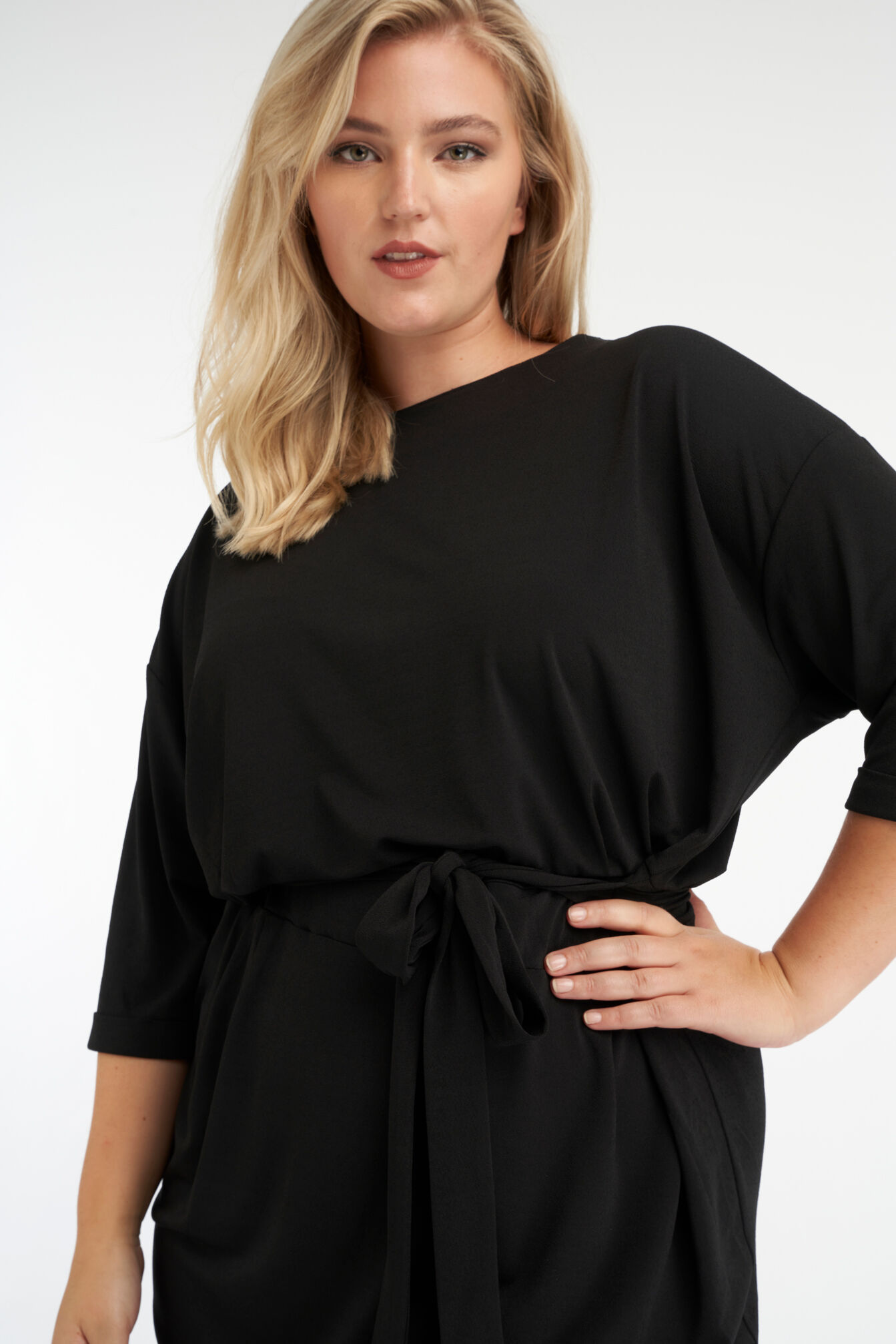 Vestido jersey con cintur&oacute;n image number 4