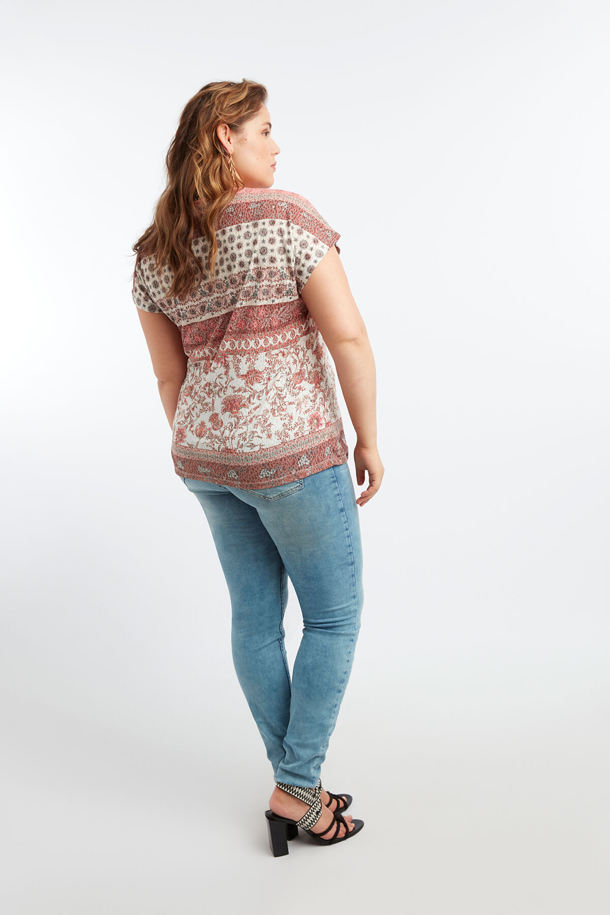 Camiseta con efecto desgastado image number 4