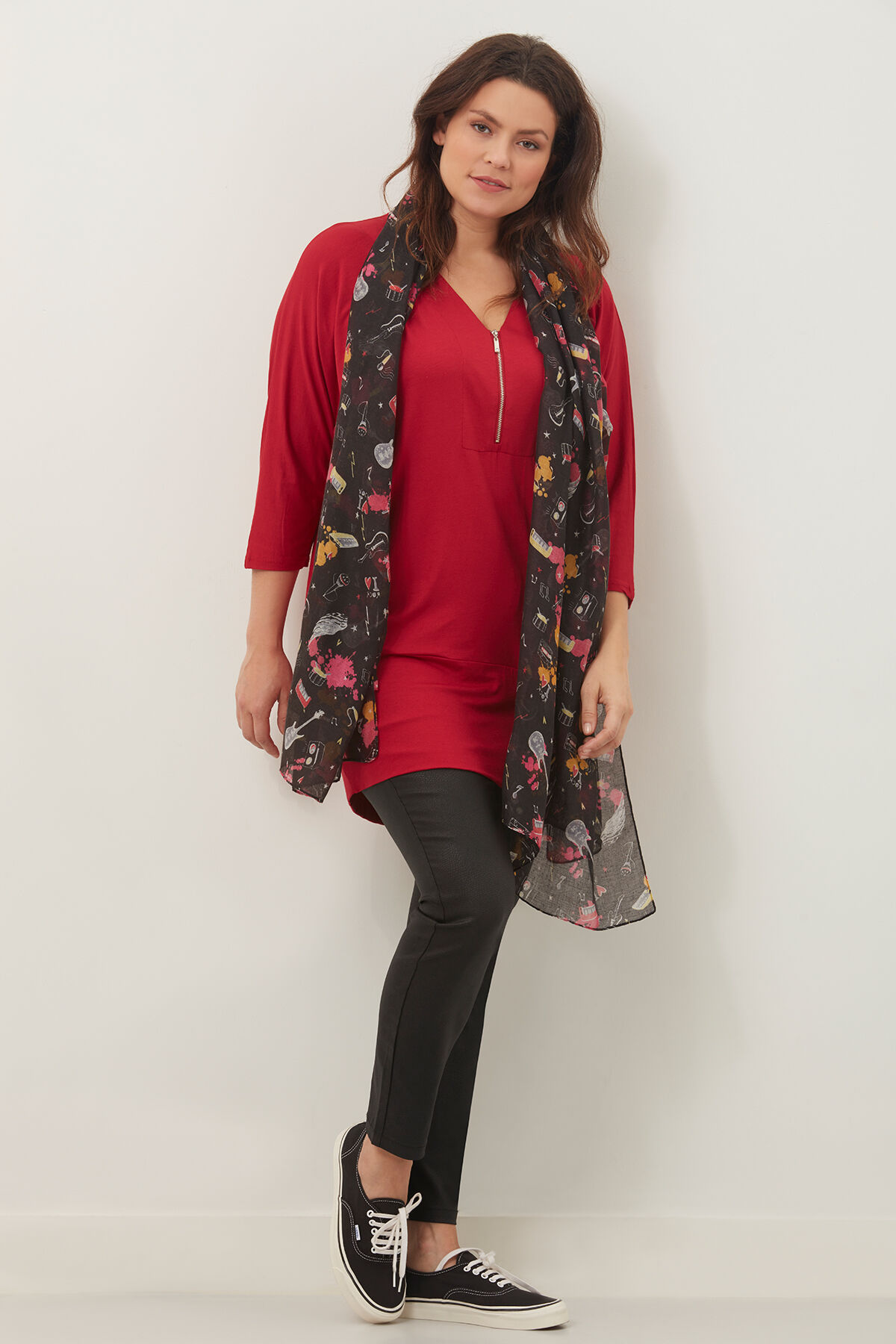 Vestido con estampado rockero image number 3