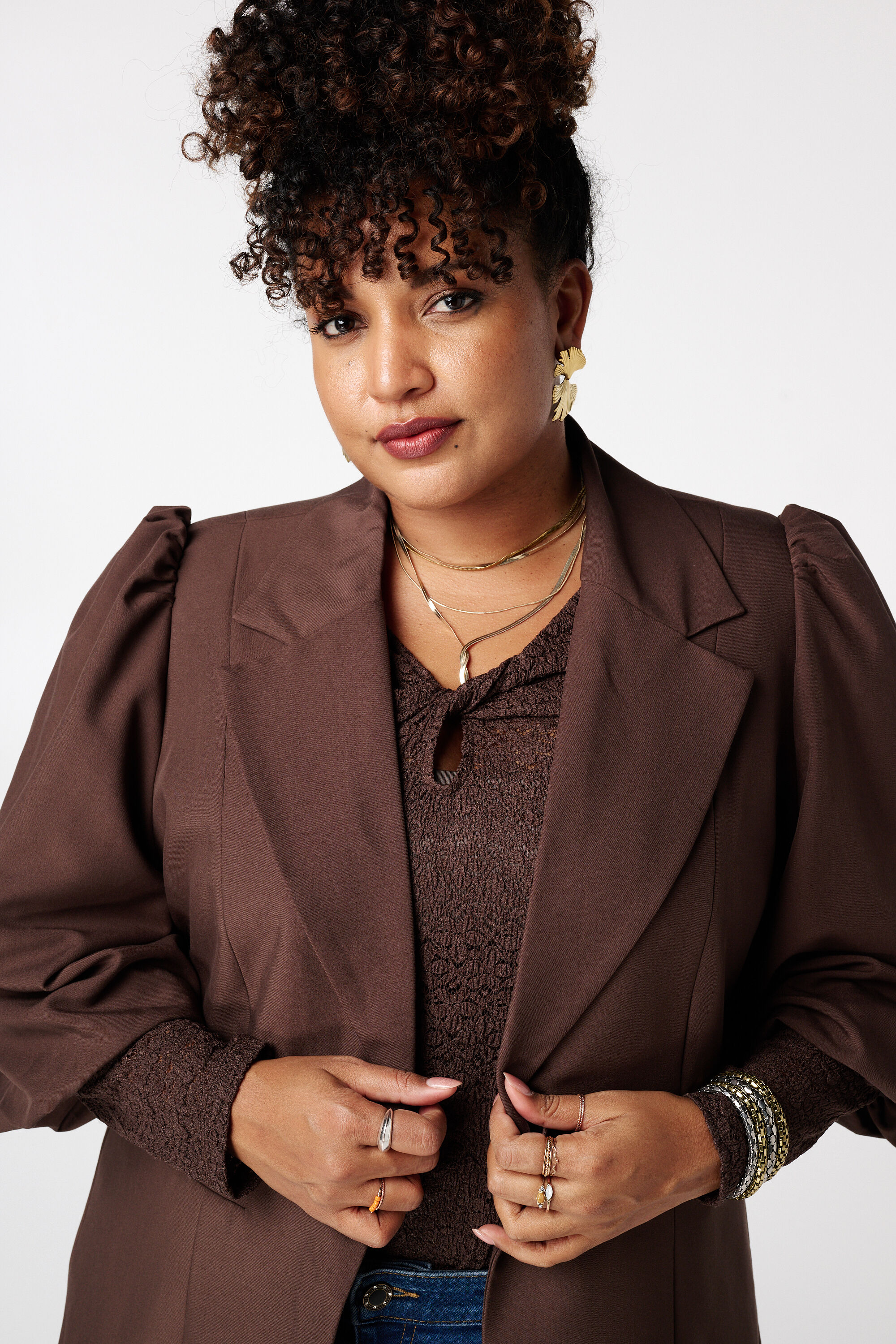 Blazer con mangas abullonadas cortas image number 4