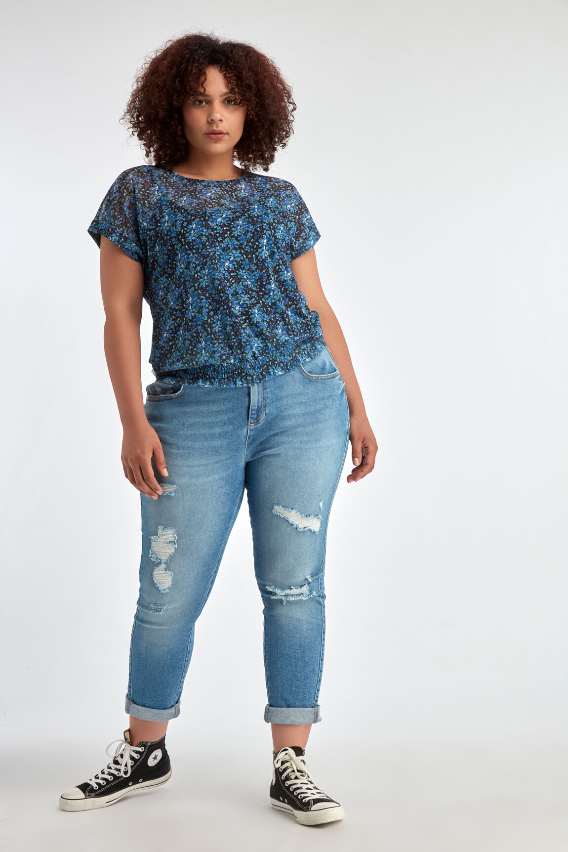 Vaqueros con detalles desgastados image number 6