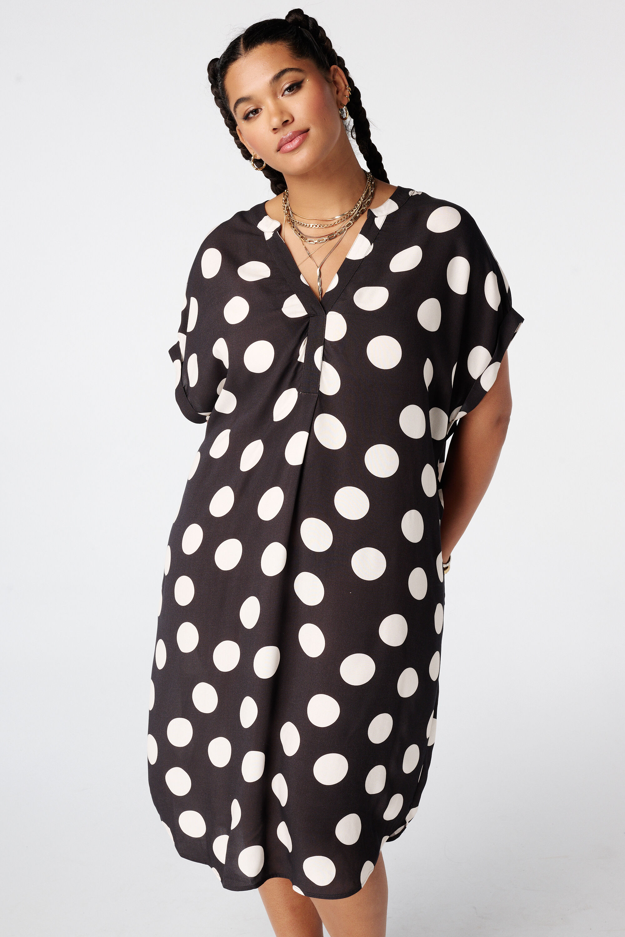 Vestido con escote en V image number 5