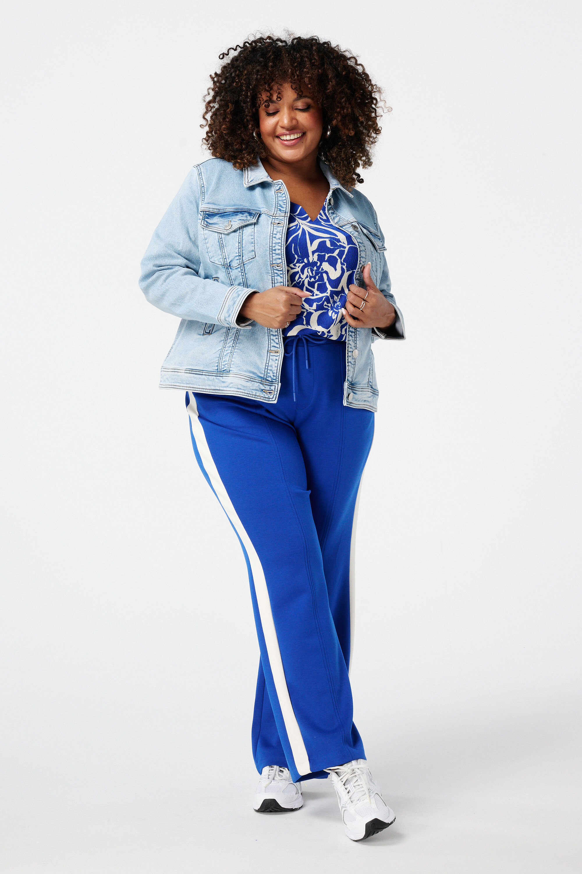 Cazadora vaquera el&aacute;stica image number 5