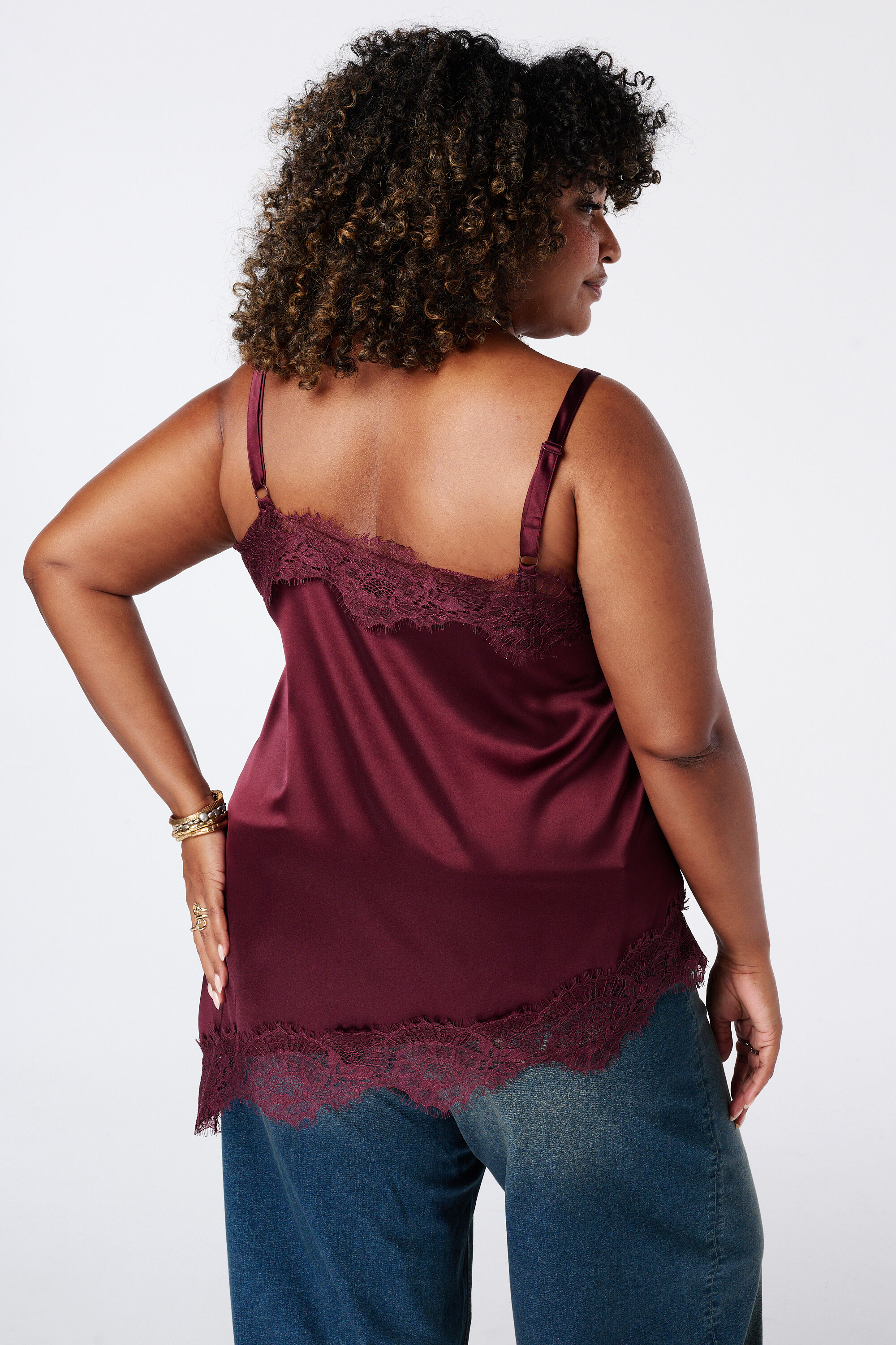 Blusa asim&eacute;trica con encaje image number 3
