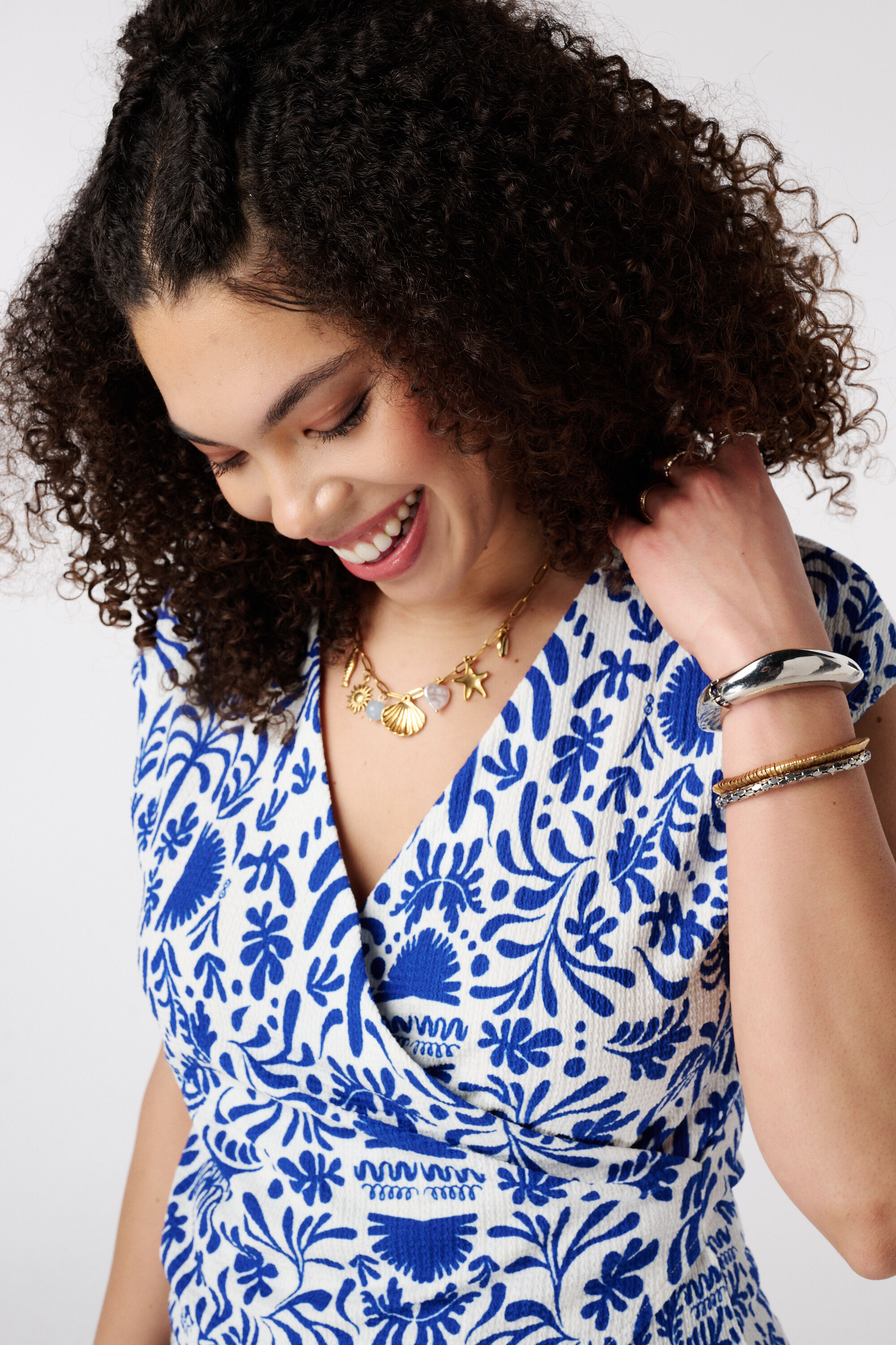 Top cruzado con estampado image number 4