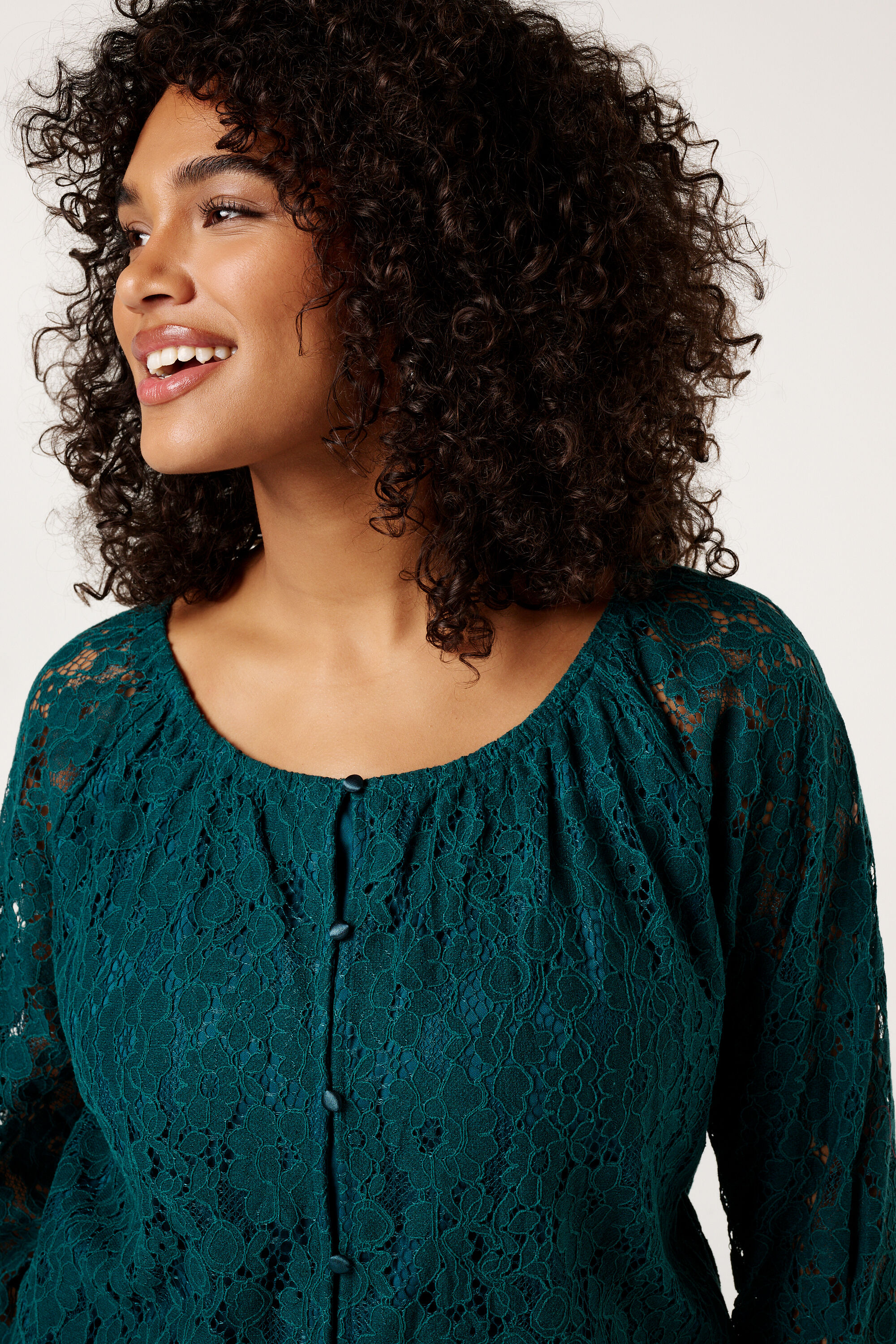 Top de encaje con botones image number 4