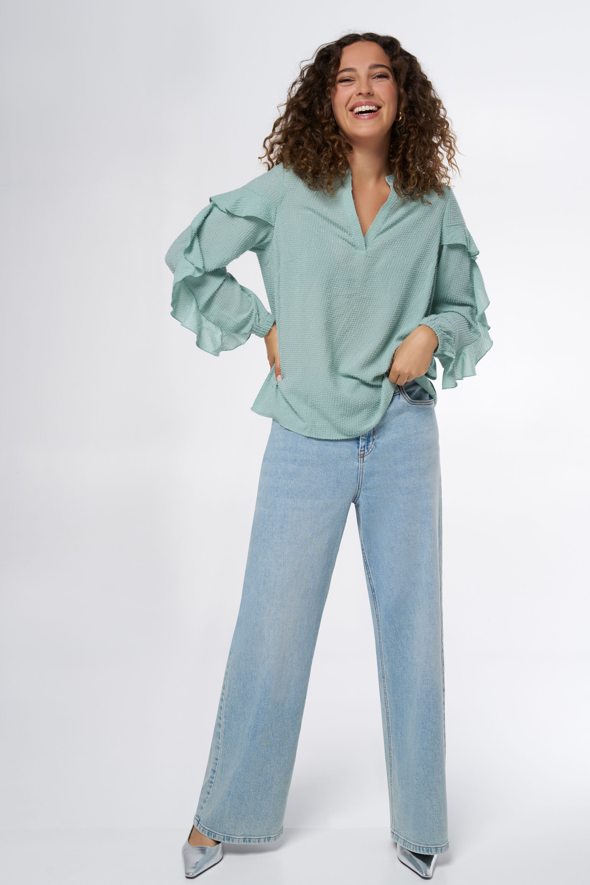 Blusa con volantes image number 6