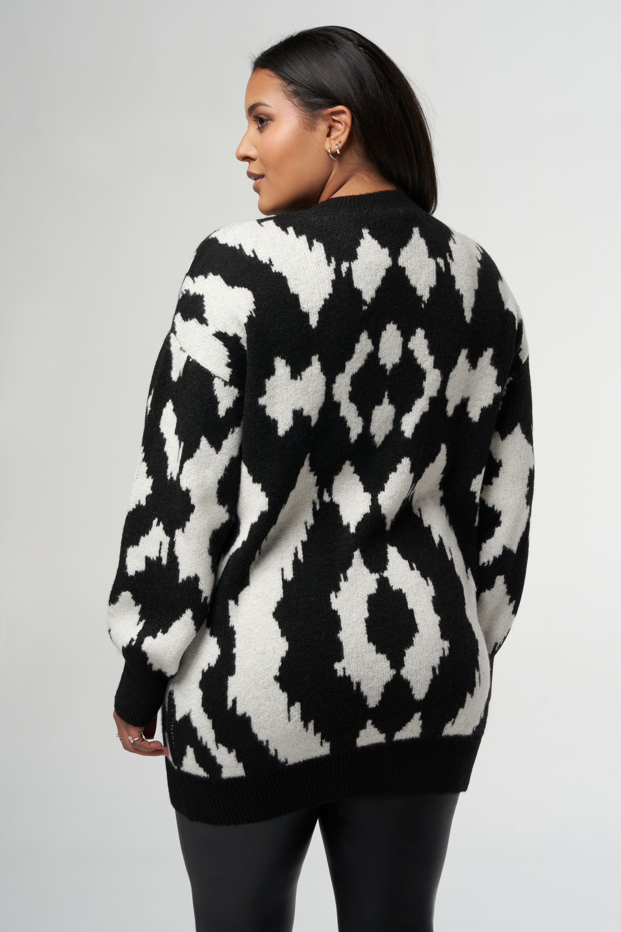 Su&eacute;ter de punto con estampado bicolor image number 3