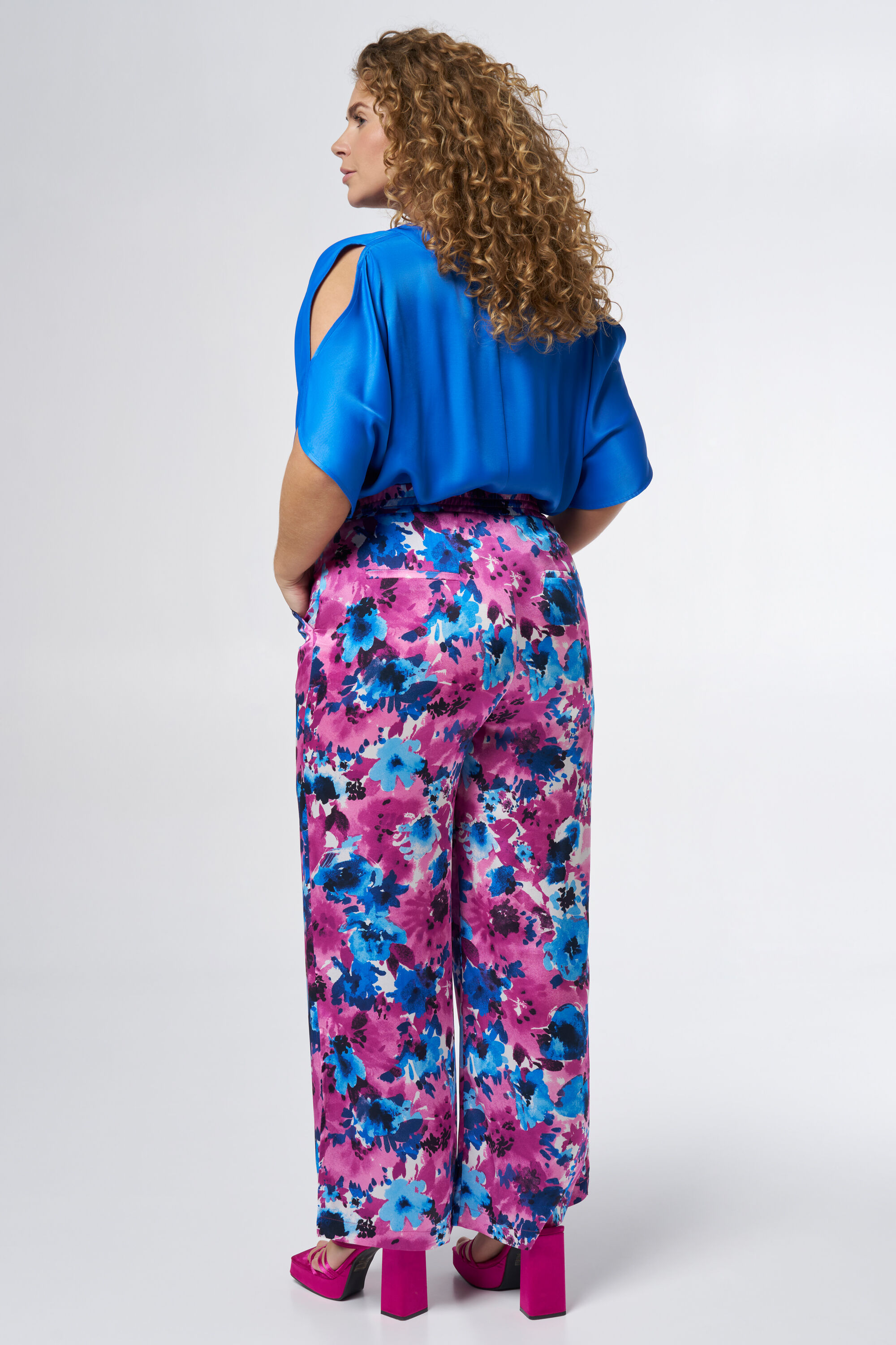 Pantalones con estampado floral image number 3