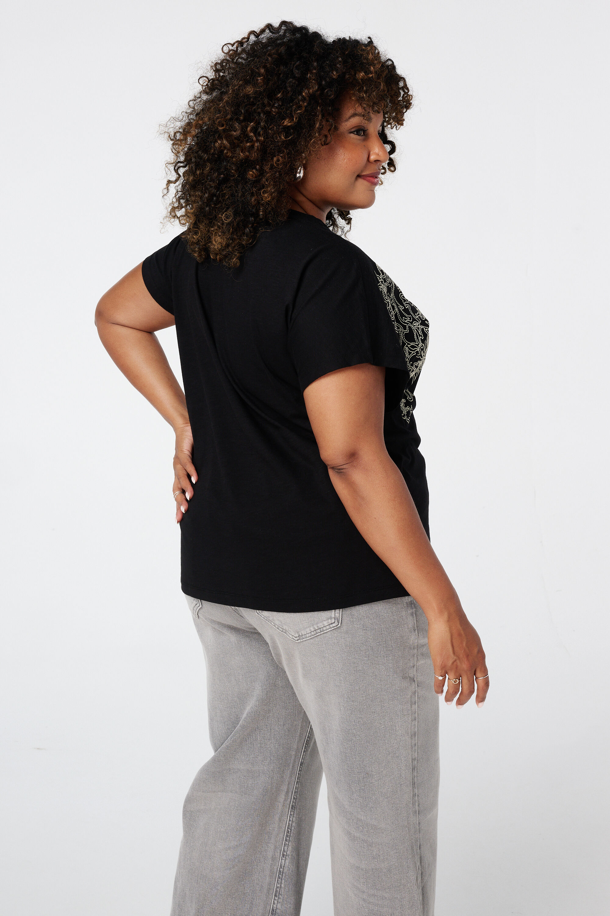 Camiseta con adornos image number 3