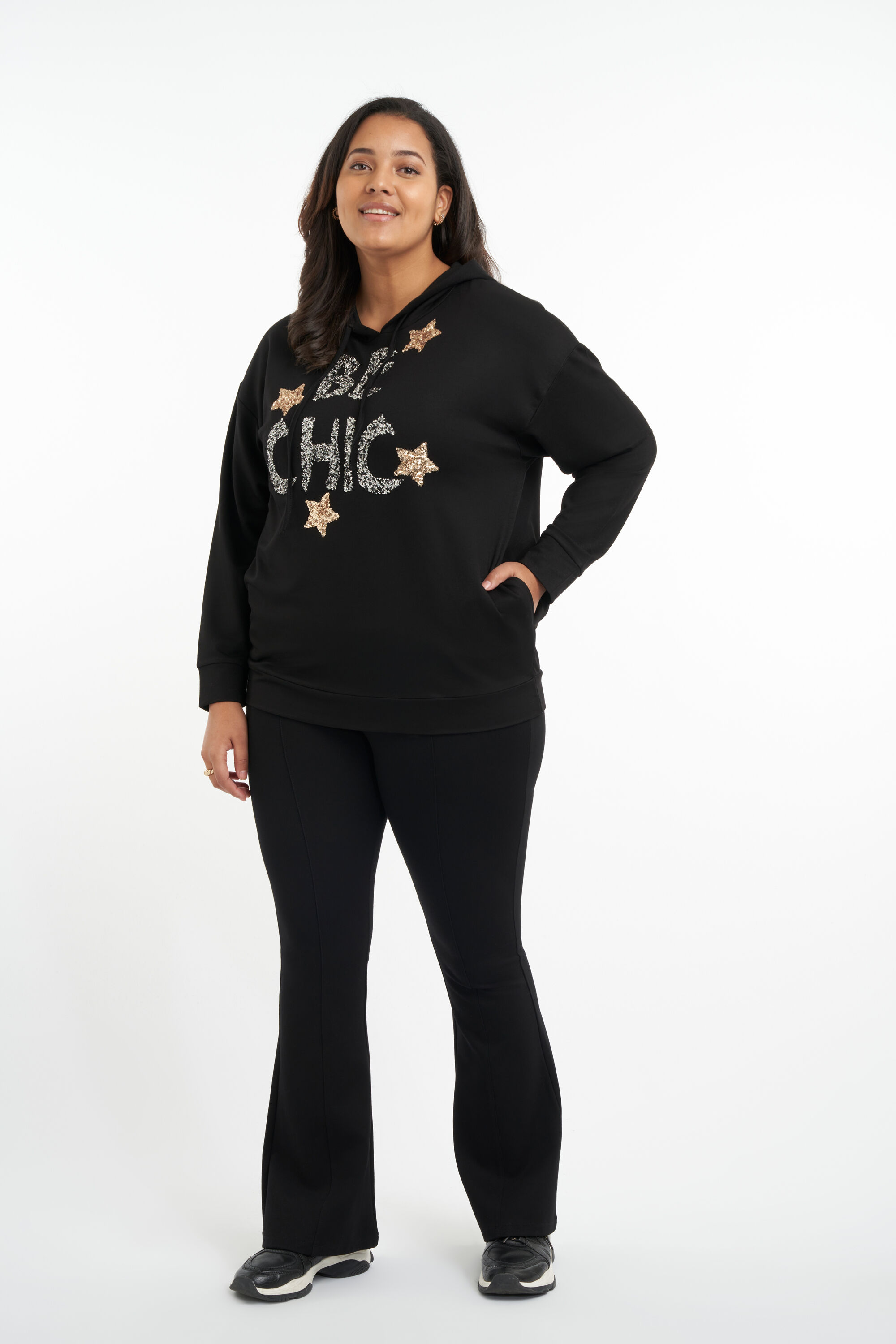 Su&eacute;ter con capucha y purpurina image number 5