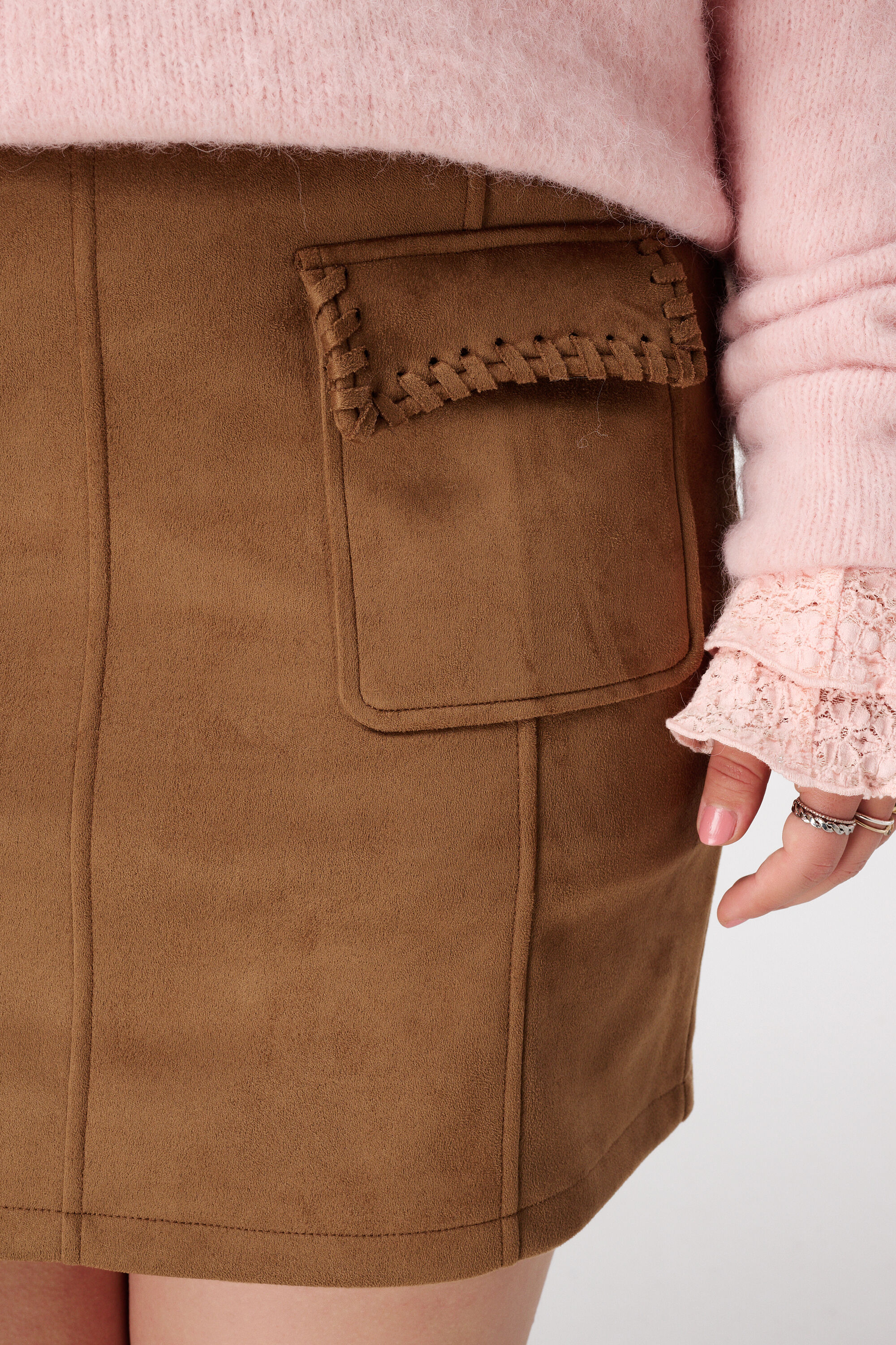 Falda efecto ante con pespuntes decorativos image number 4